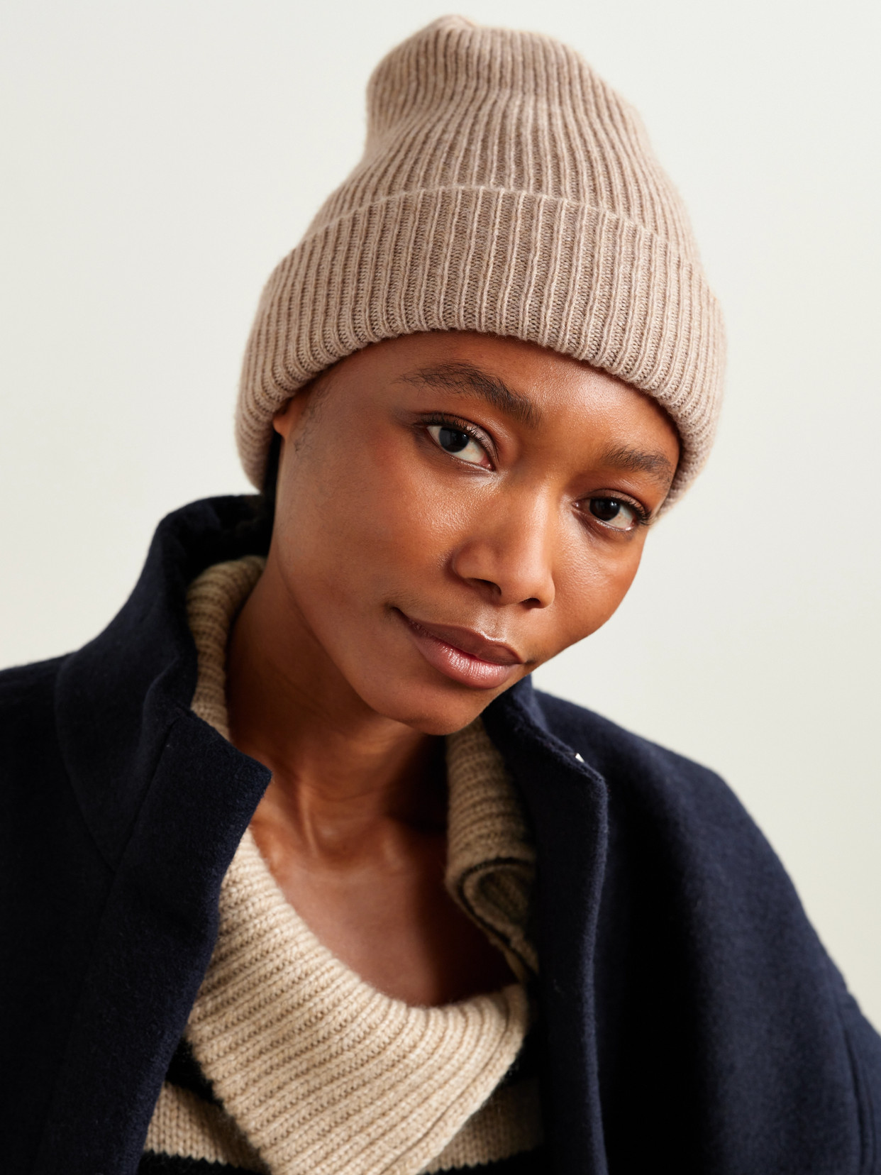 Suzie Kondi Bebe Ribbed Cashmere Beanie In Neutral