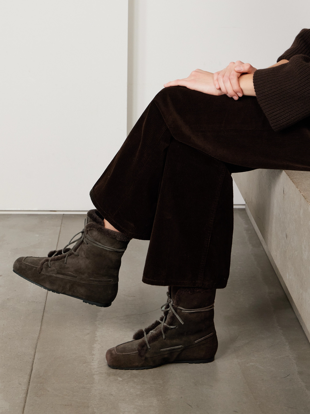 Aeyde Paul Shearling Ankle Boots In Brown