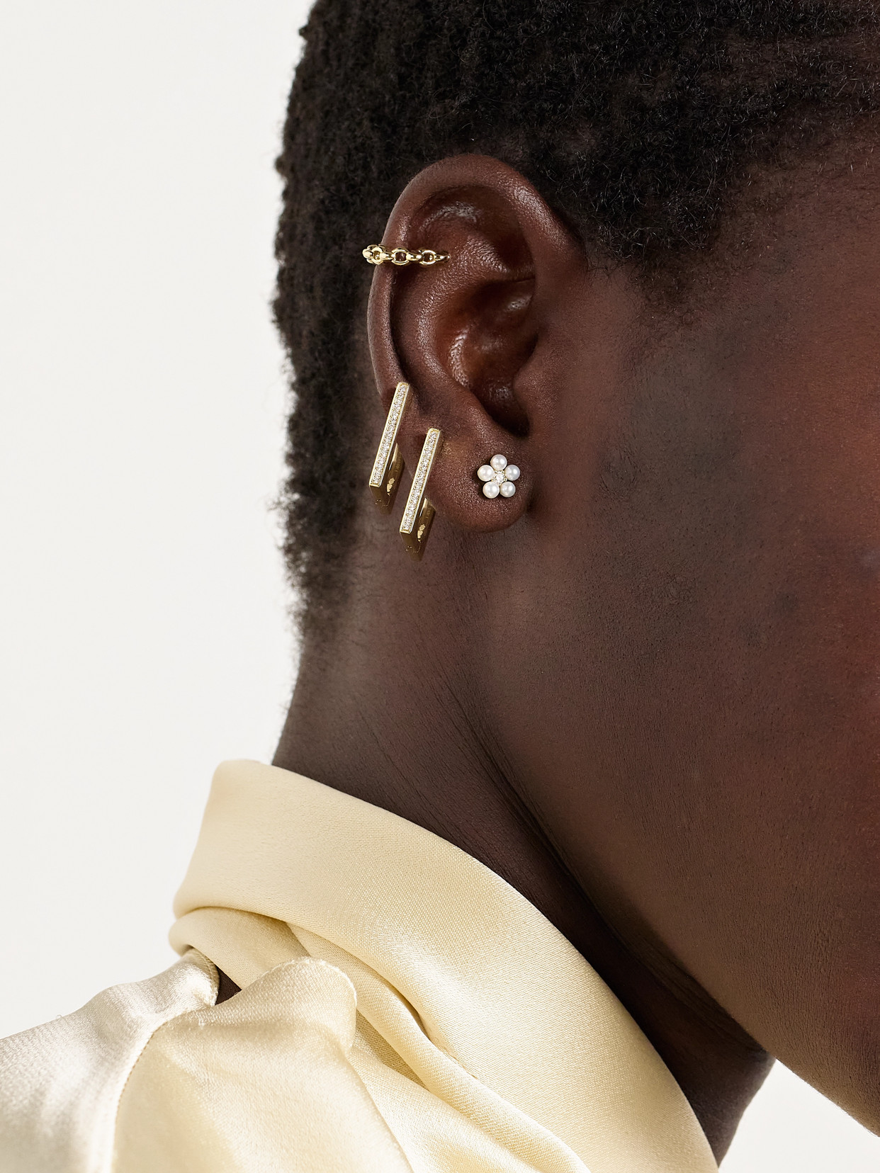 Mizuki 14-karat Gold, Pearl And Diamond Earrings In Gold