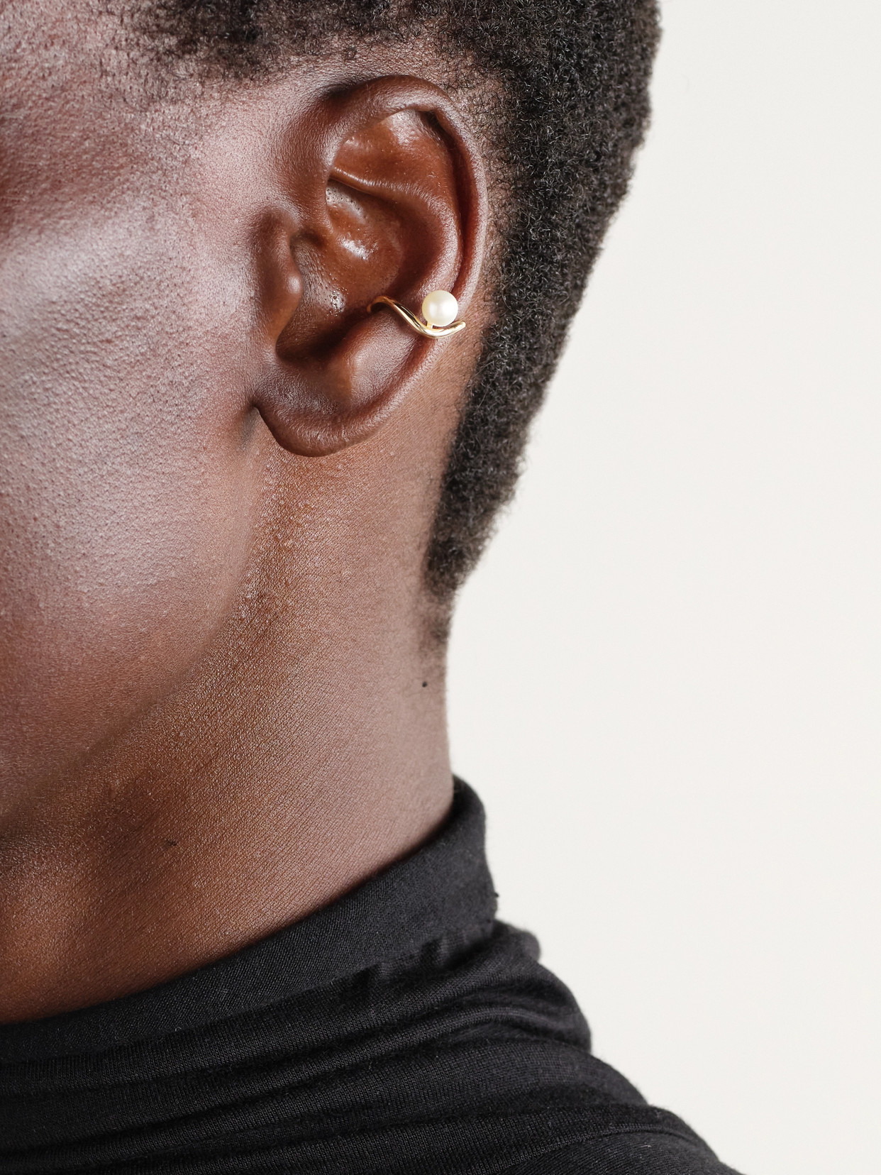 Mizuki 14-karat Gold Pearl Ear Cuff In Gold