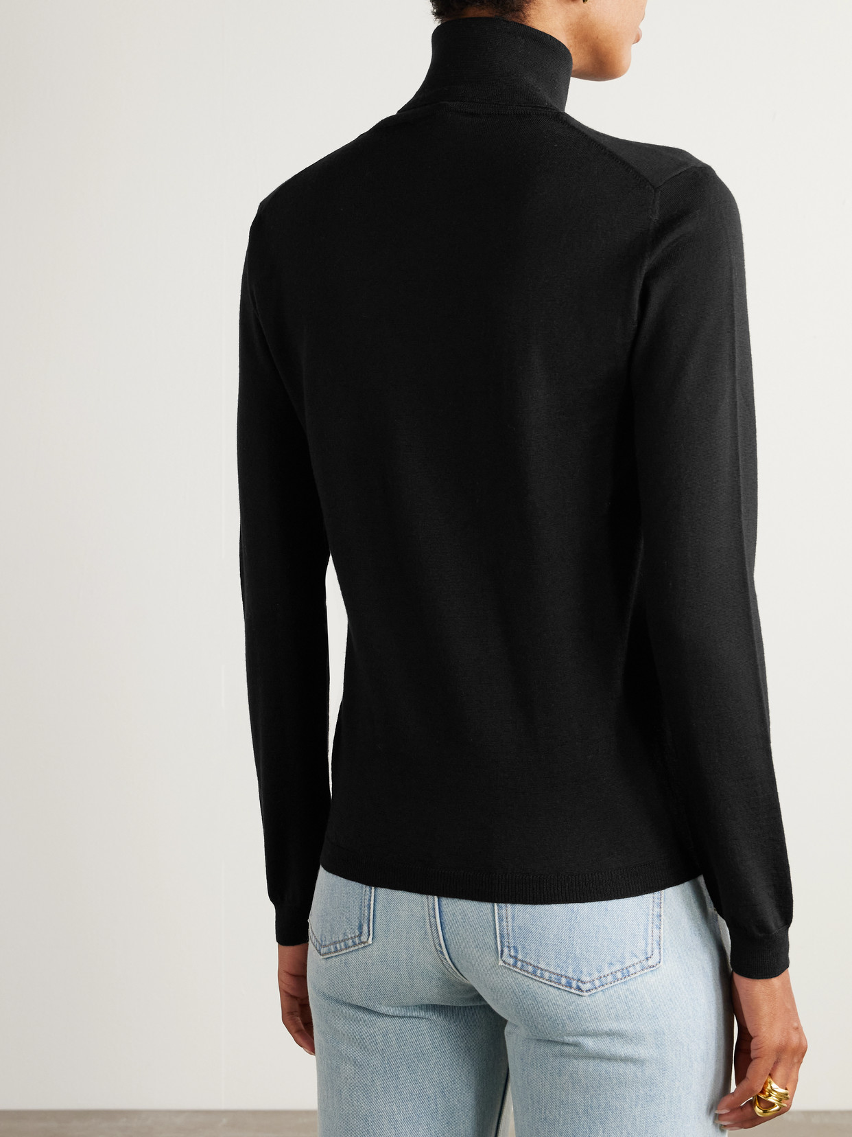 Giuliva Heritage The Arianna Wool Turtleneck Sweater In Black