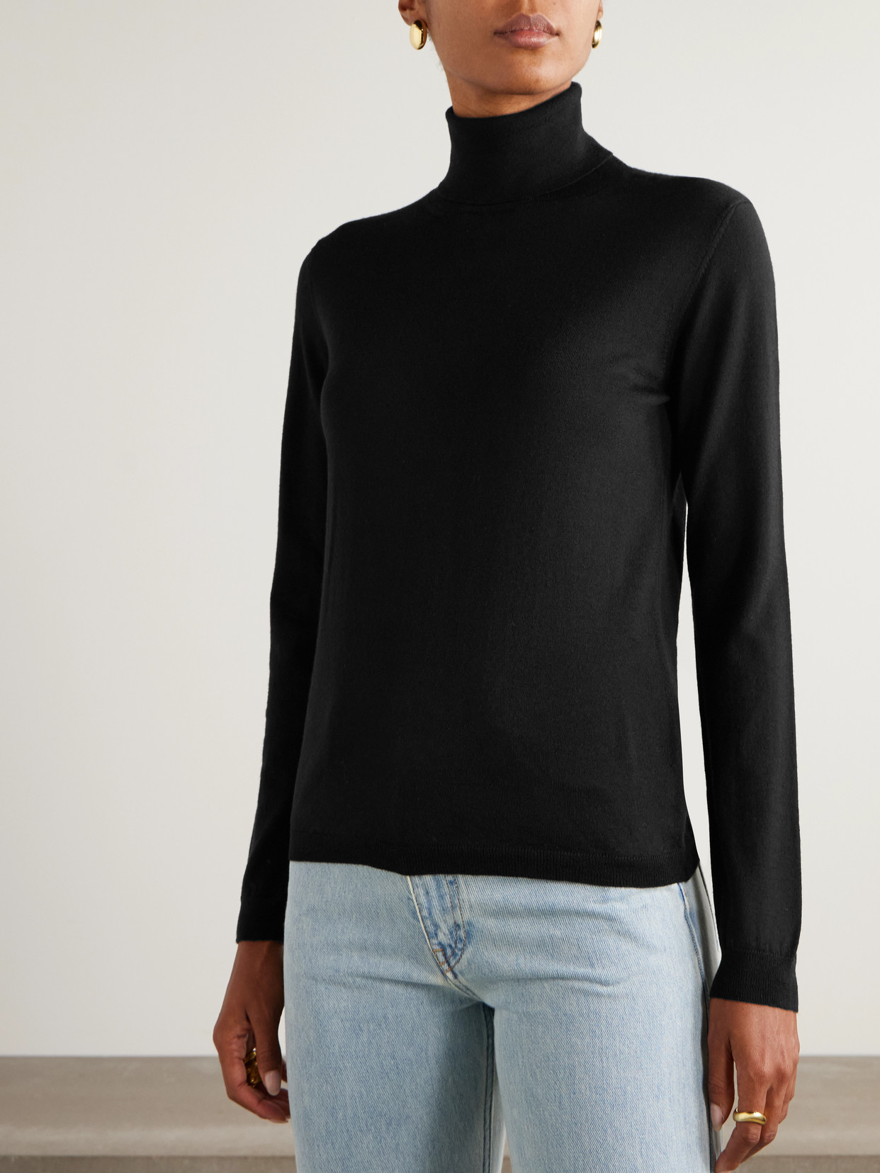Giuliva Heritage The Arianna Wool Turtleneck Sweater In Black