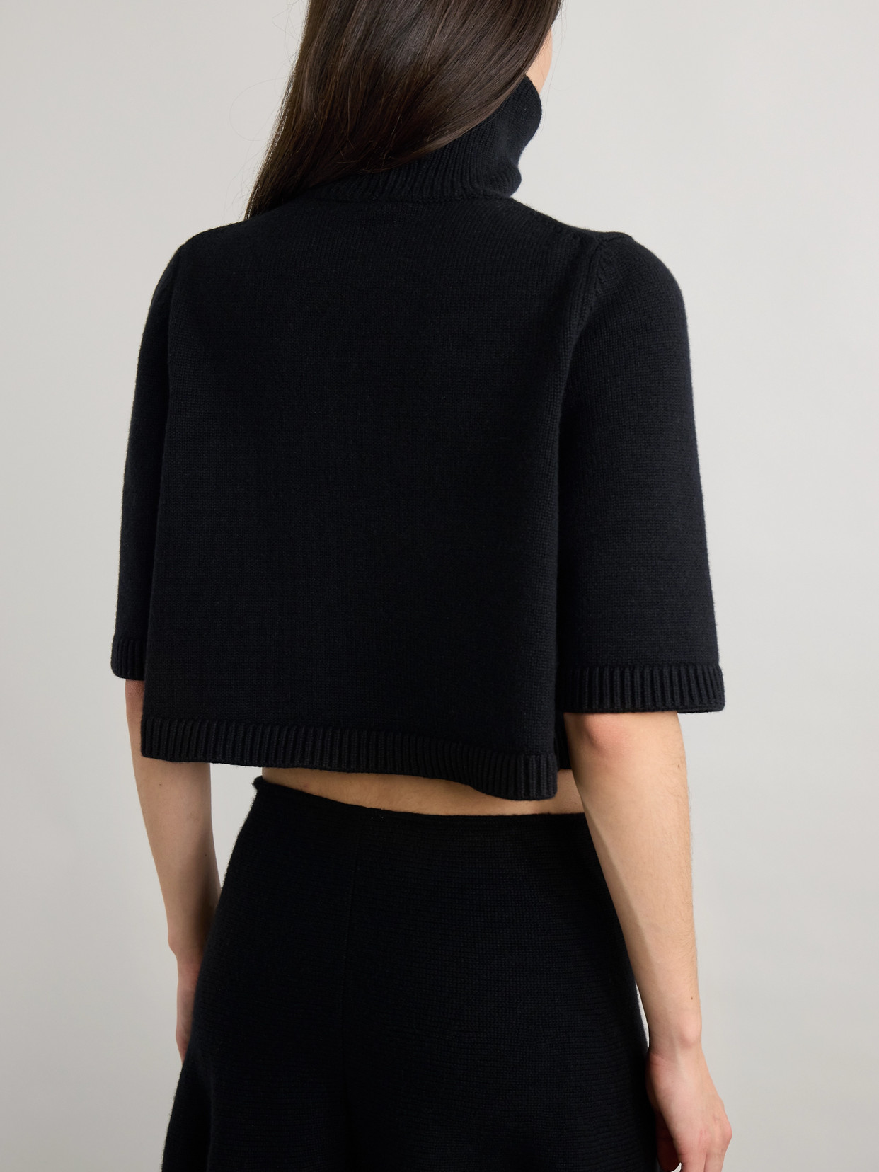 Alaïa Cropped Cashmere-blend Turtleneck Sweater In Black