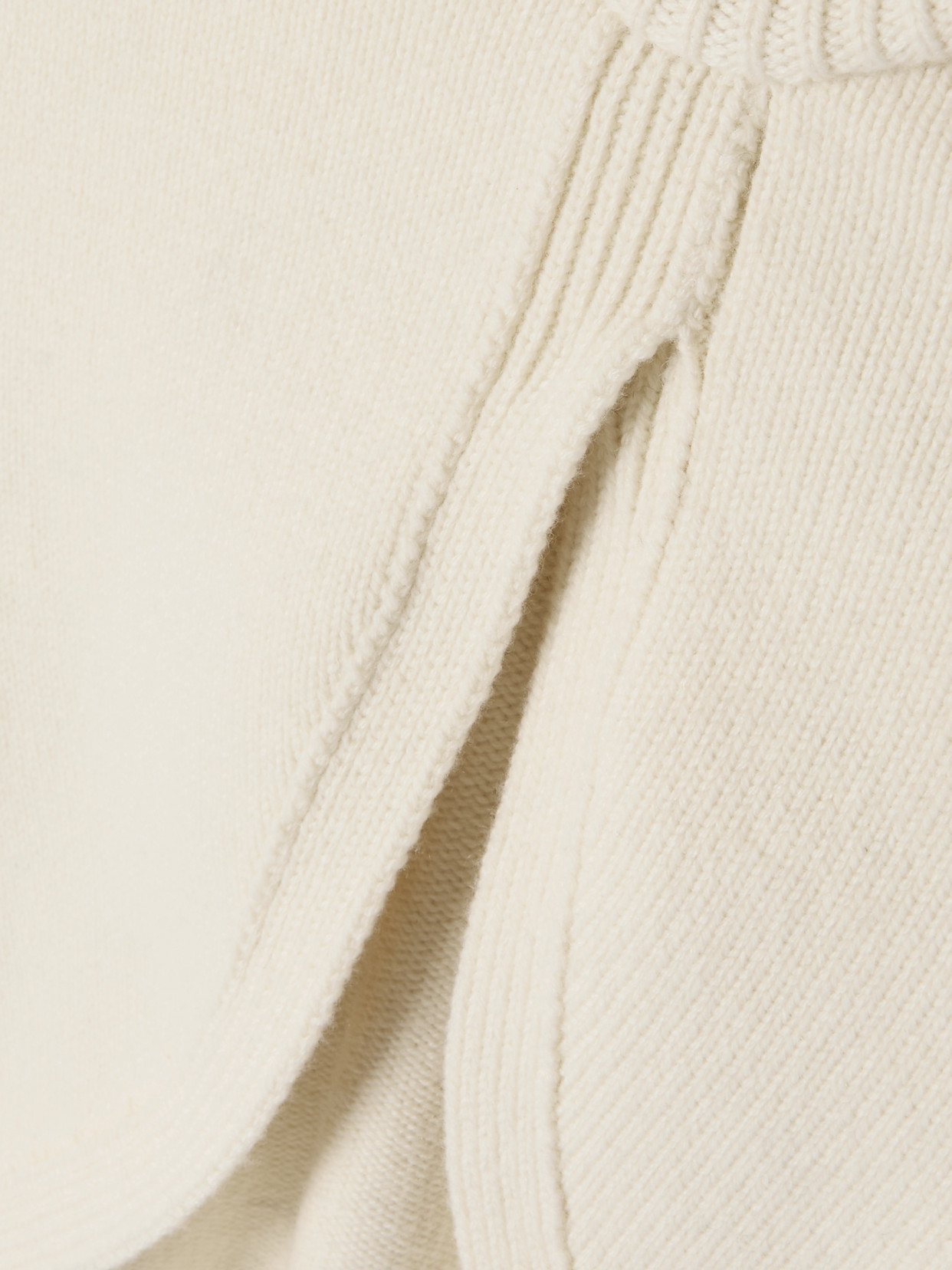 Alaïa Cropped Cashmere-blend Turtleneck Sweater In White