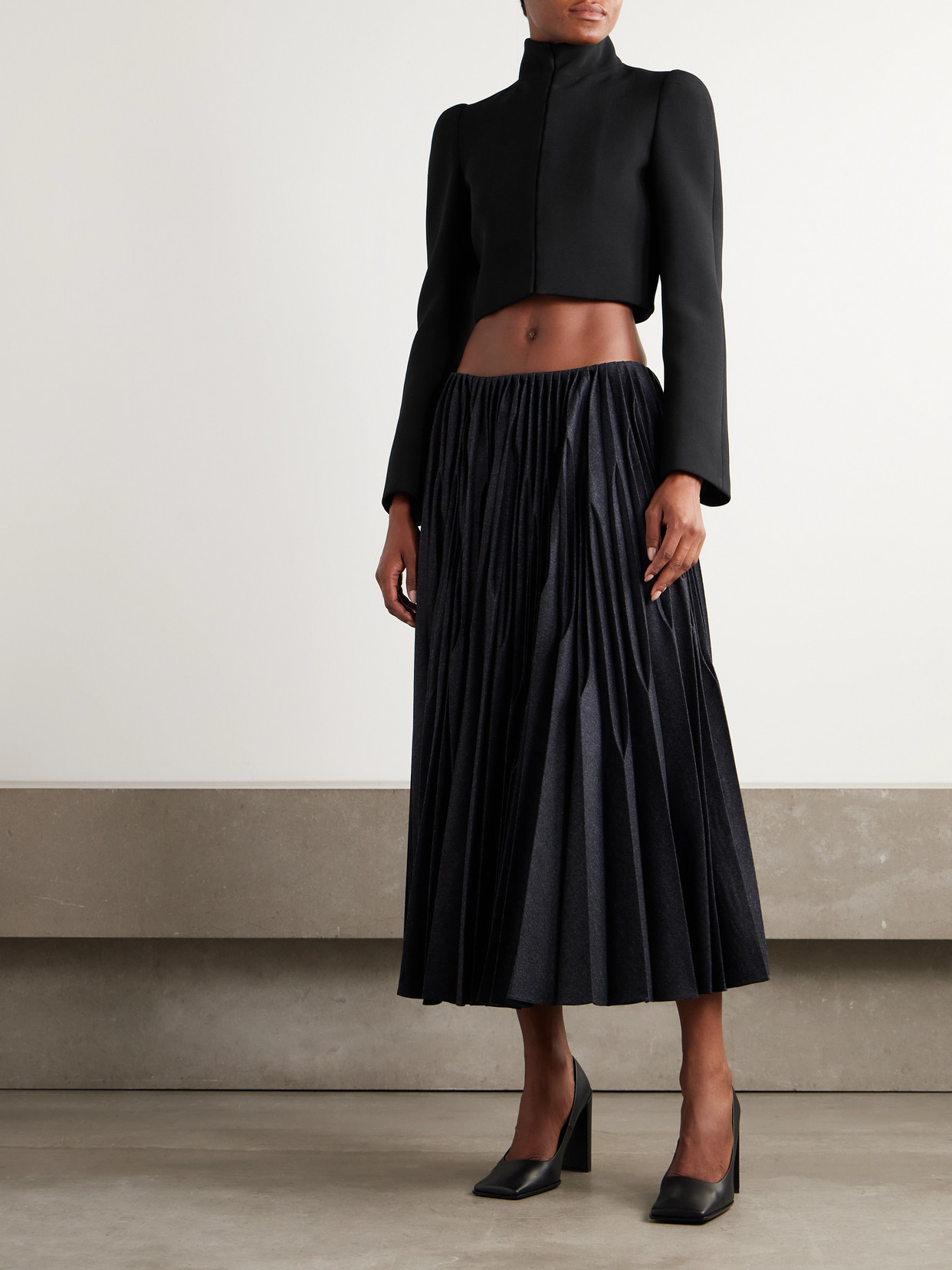 Alaïa Cropped Twill Jacket In Black