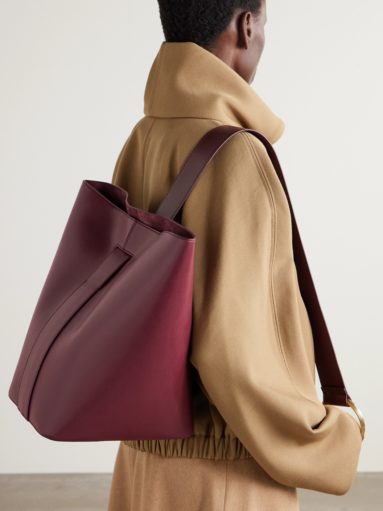 Victoria Beckham Leather Bucket Bag In Burgundy
