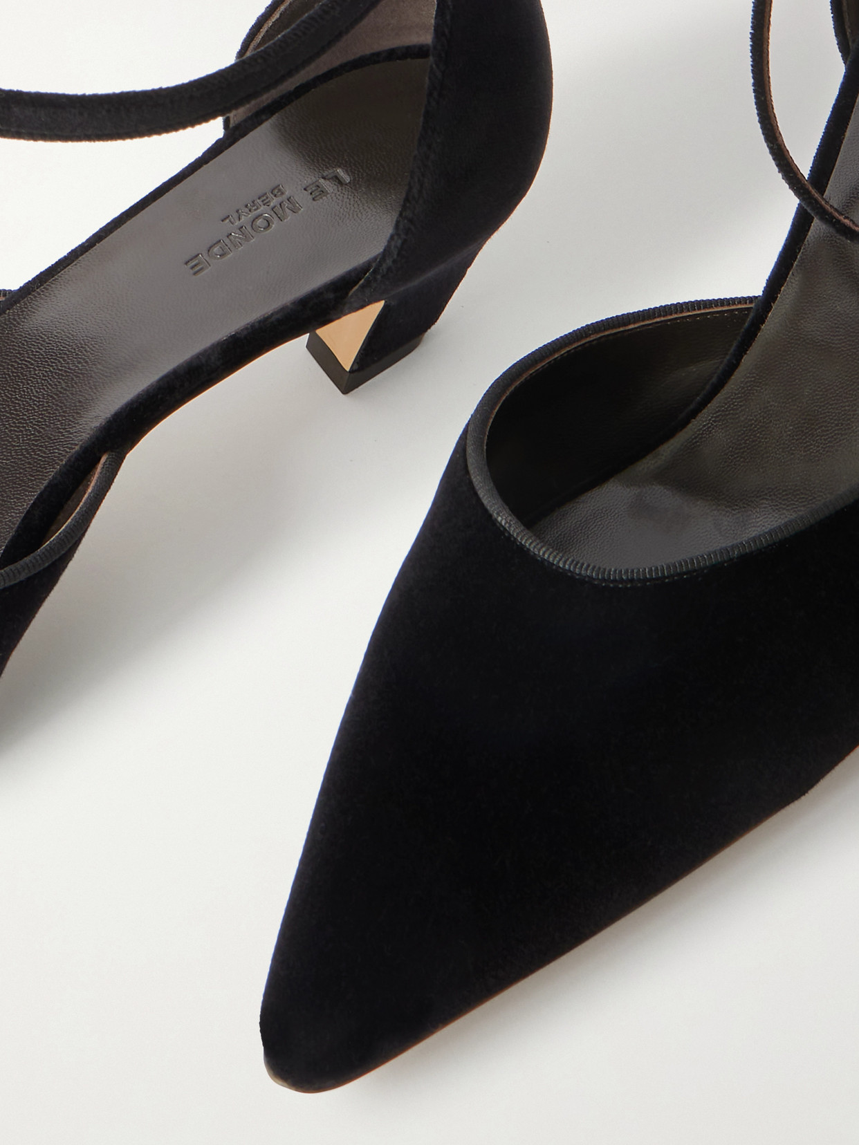 Le Monde Beryl Victoria Velvet Pumps In Black