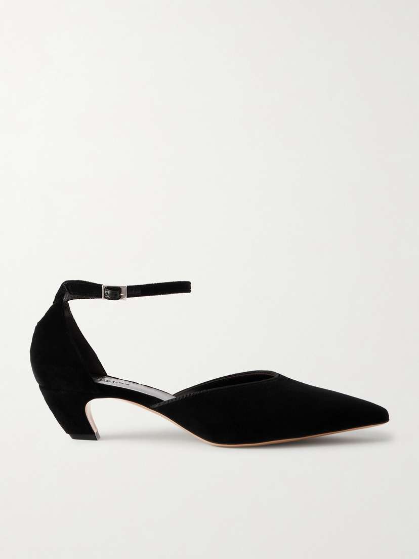 Le Monde Béryl Victoria Velvet Pumps