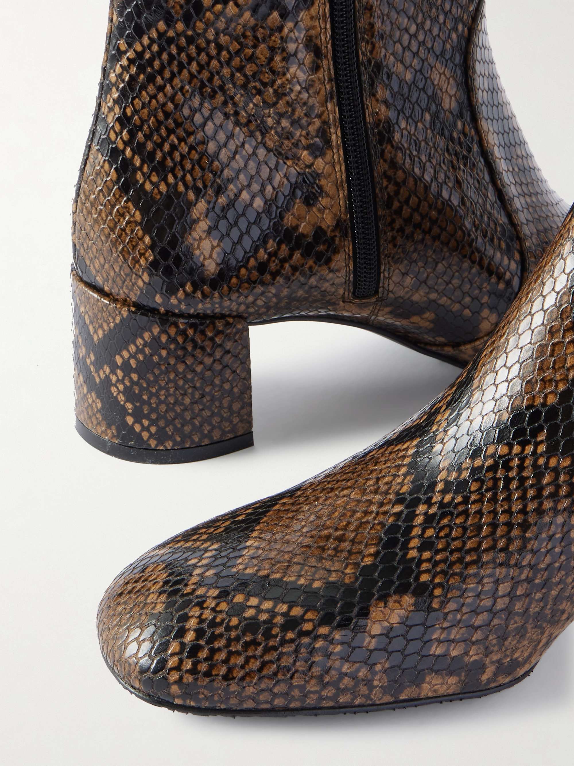 STUART WEITZMAN 