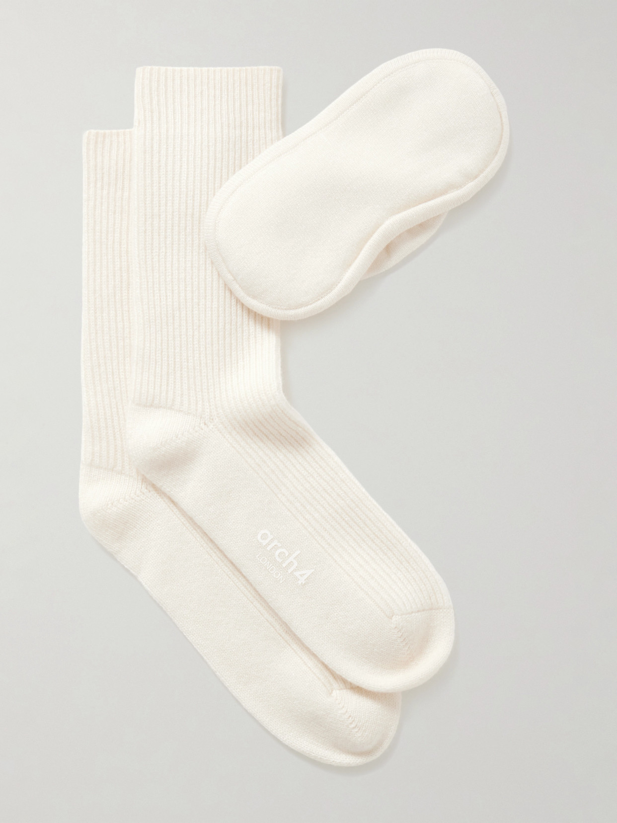 Arch4 Cashmere Travel Set In White