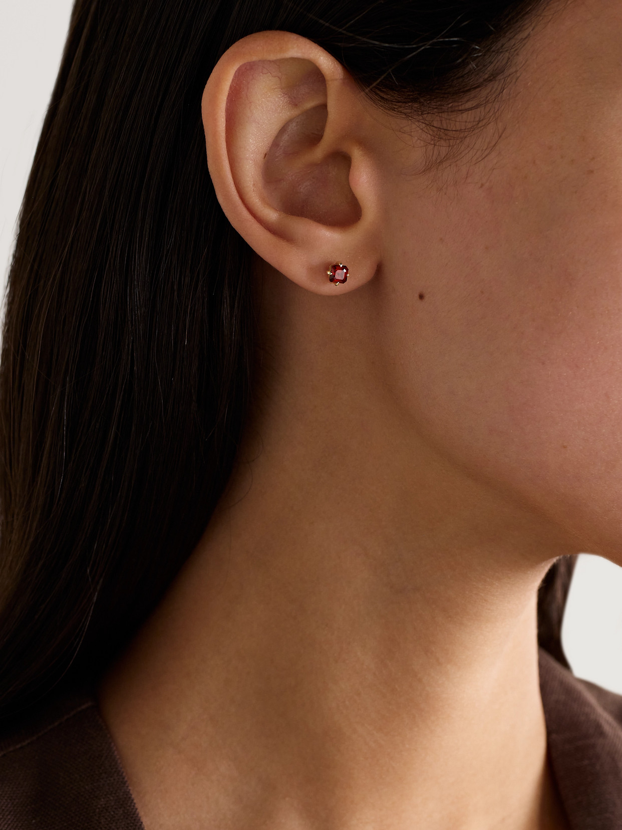 Stone And Strand 10-karat Gold Garnet Earrings In Gold