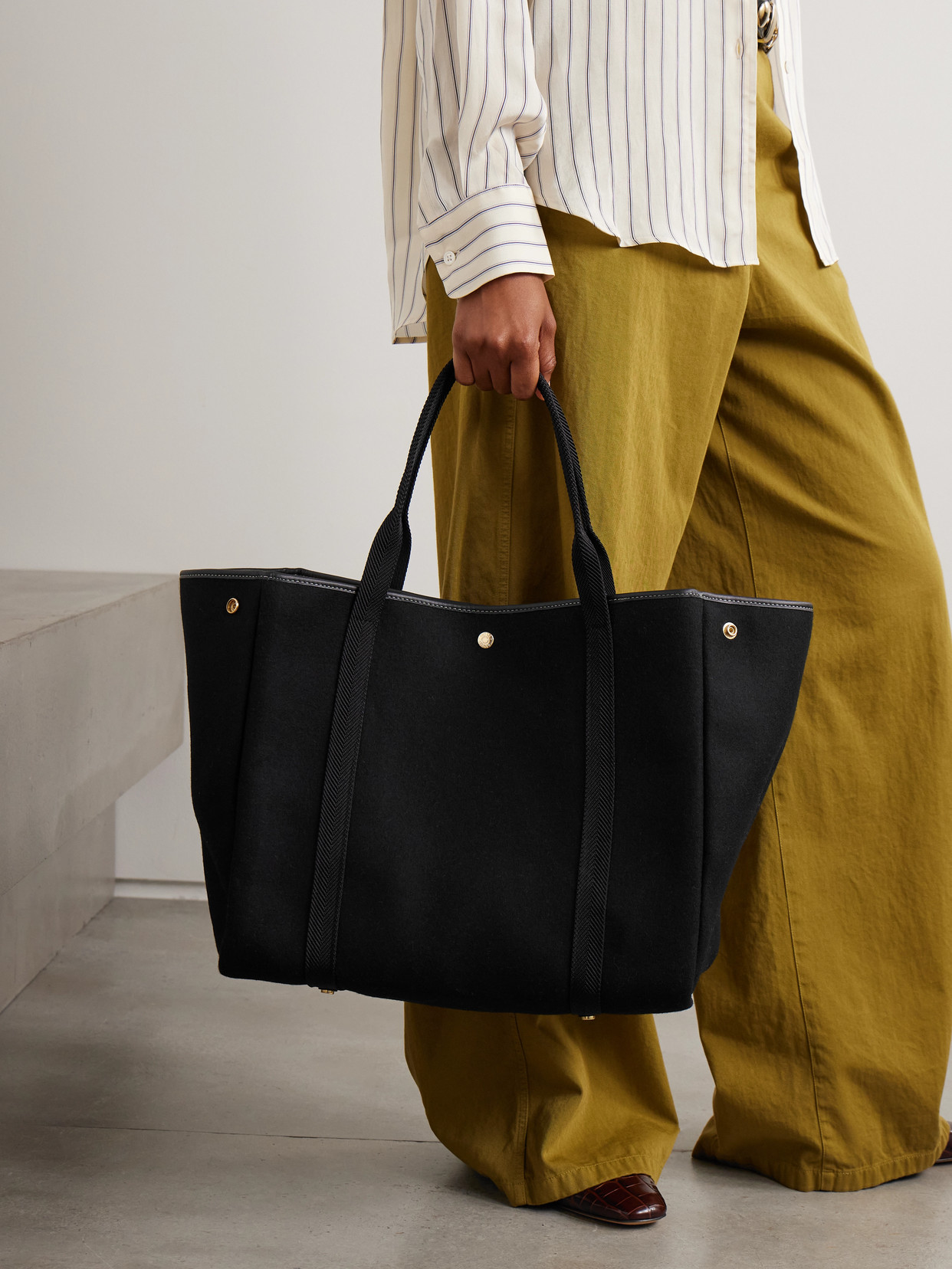 Rue De Verneuil Traversée Whip Large Webbing And Leather-trimmed Felt Tote In Black