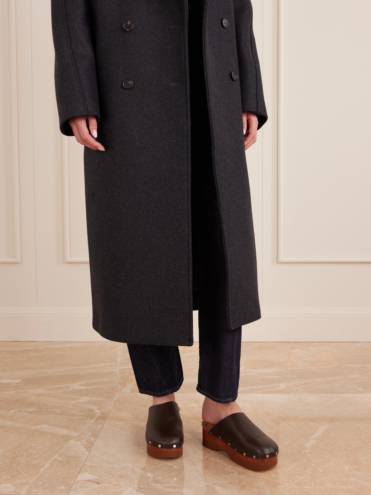 Le Monde Beryl Agnes Shearling-lined Leather Clogs In Brown