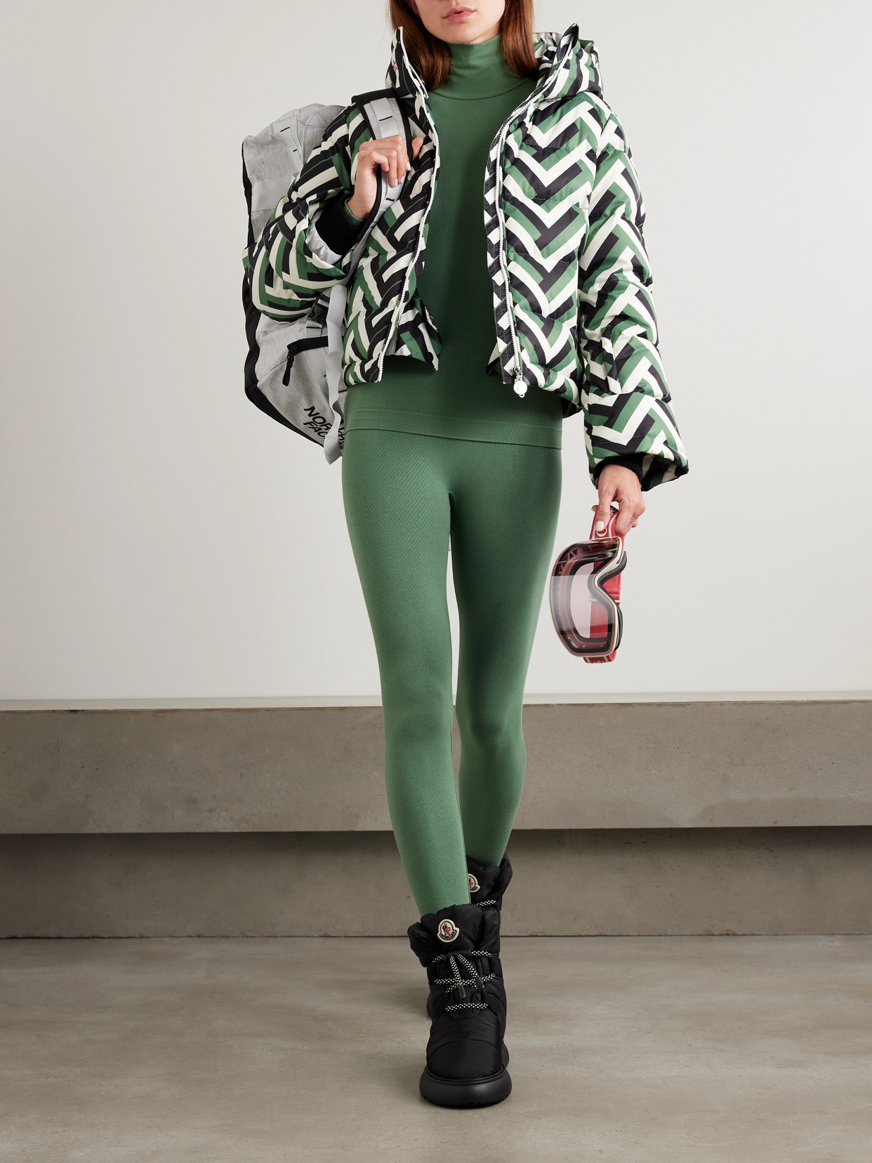 Perfect Moment Womens Seamless Thermal Roll-neck Modal And Cashmere-blend Ski Top Parisian Green In Green