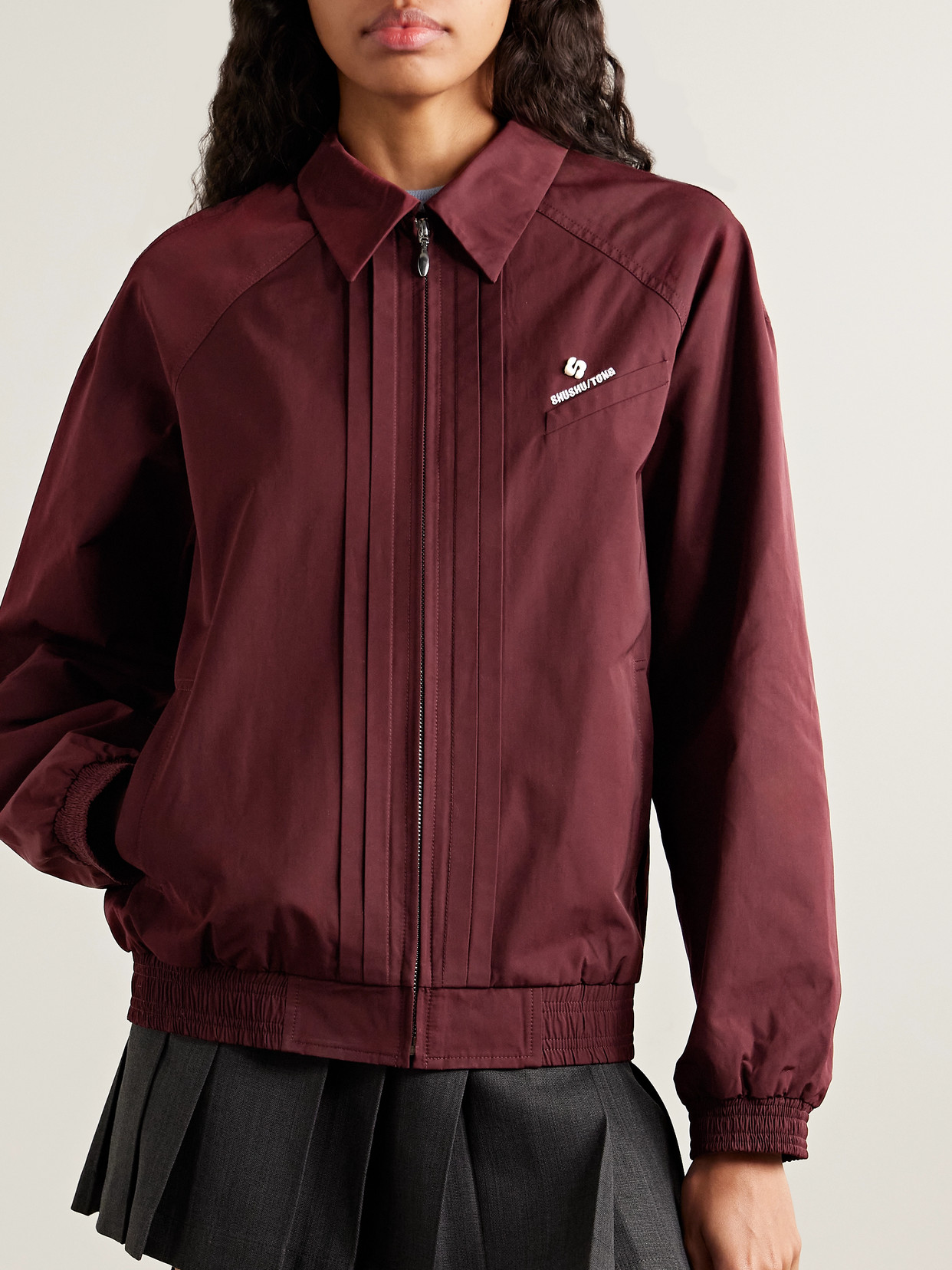 Shushu-tong Pintucked Embroidered Shell Jacket In Red