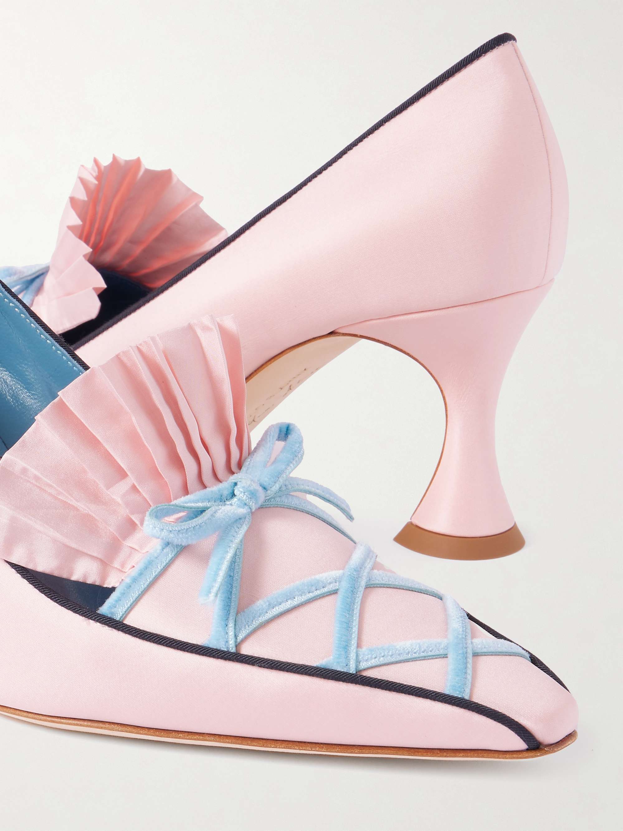 MANOLO BLAHNIK 