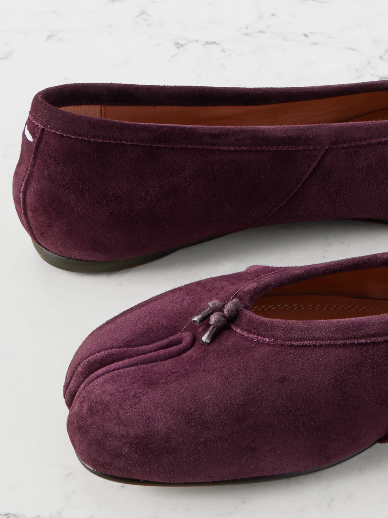 Maison Margiela Split Toe Suede Ballerina Shoes With Bow In Burgundy