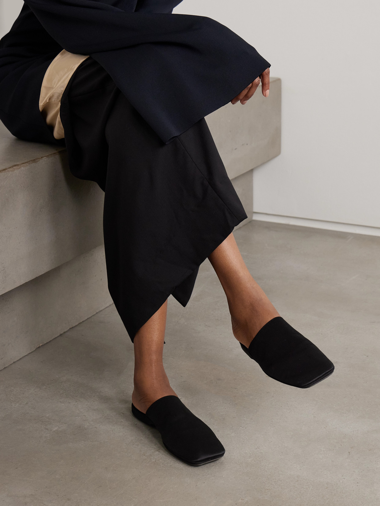 Calvin Klein Collection Hugh Satin Mules In Black