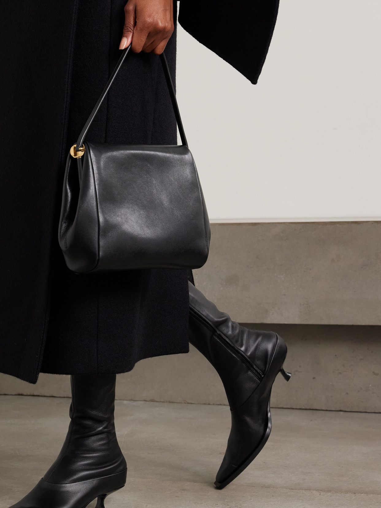 Calvin Klein Collection Tina Leather Shoulder Bag In Black