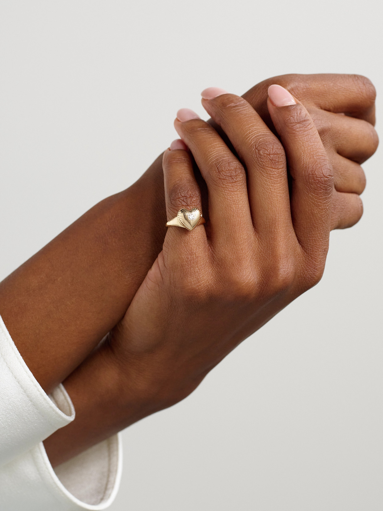 Persée Yellow Gold And Diamond Heart Locket Ring In Gold