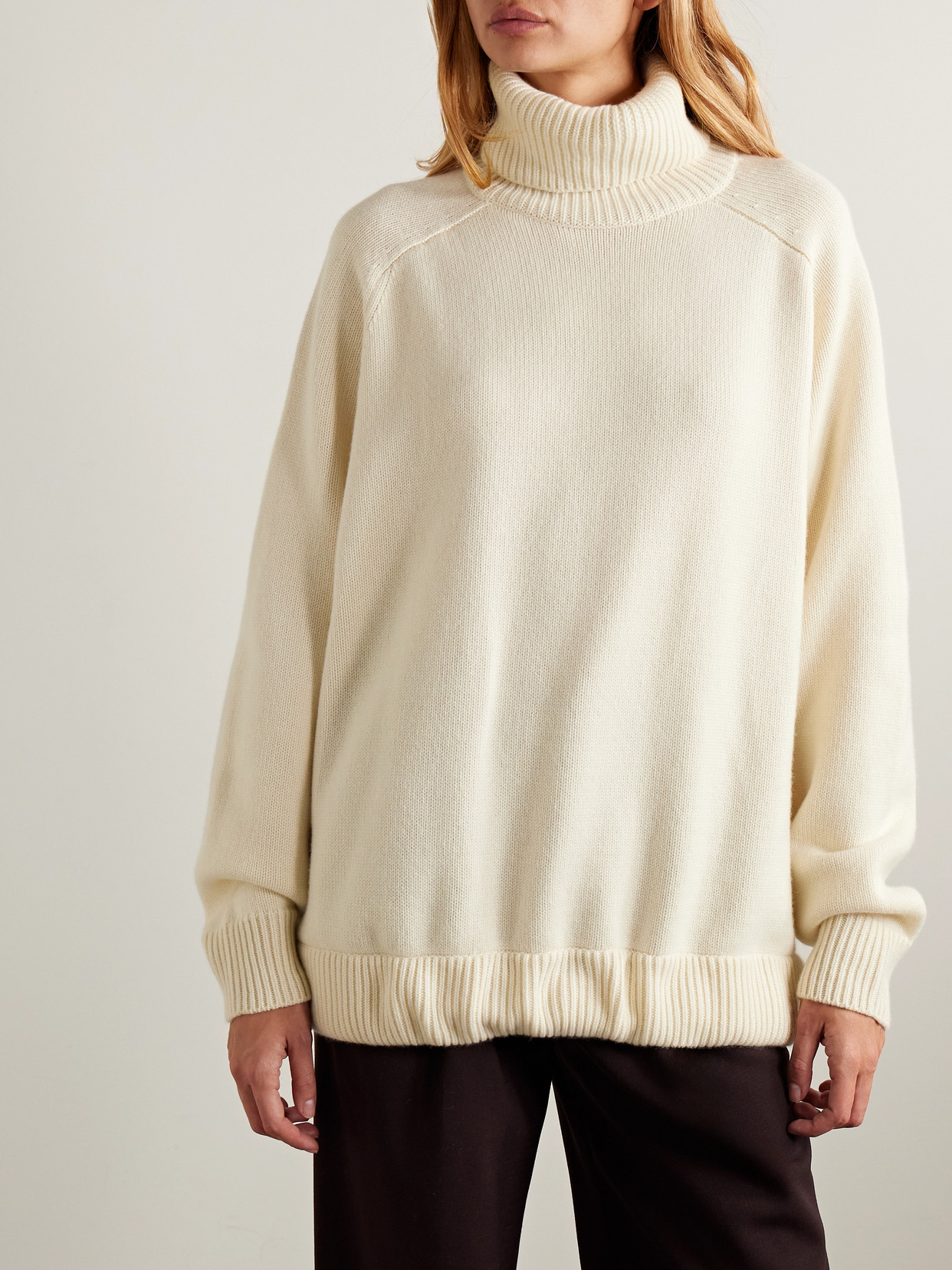 Tibi Oversized Cashmere Turtleneck Sweater In White