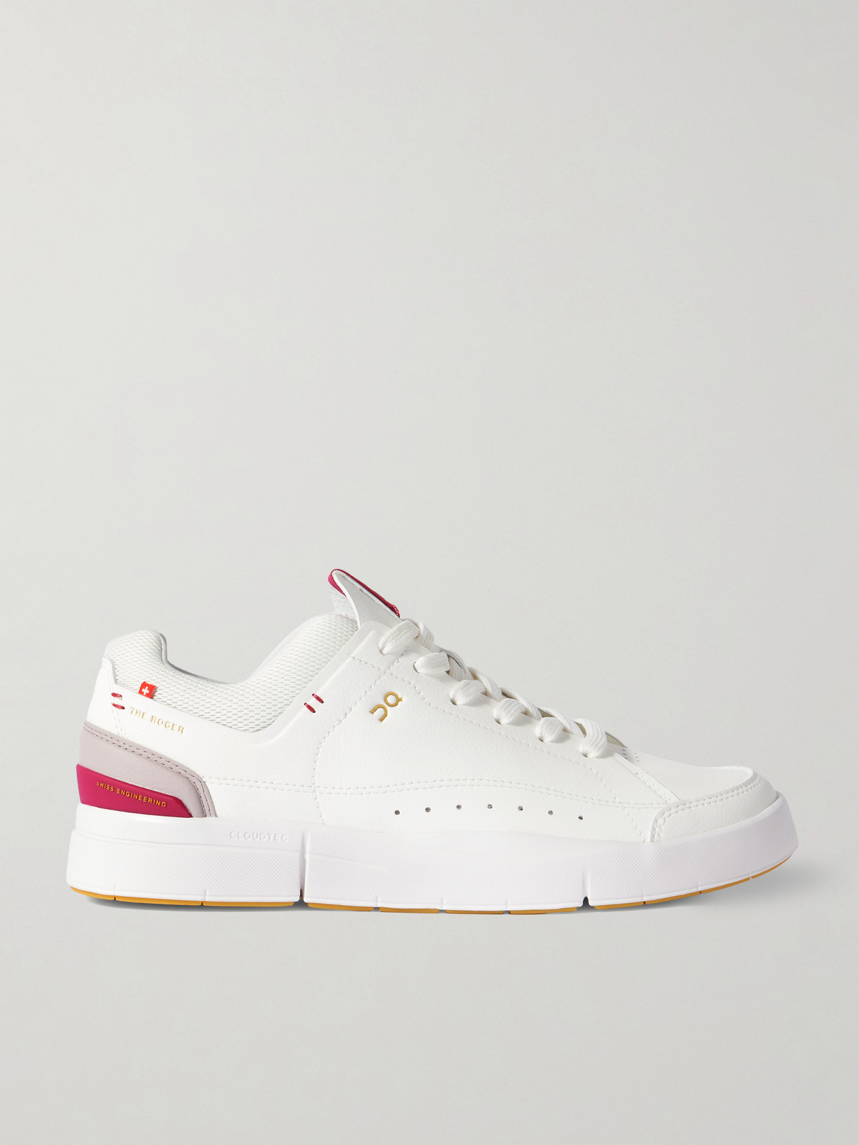 On The Roger Centre Court Tennis Sneaker In White