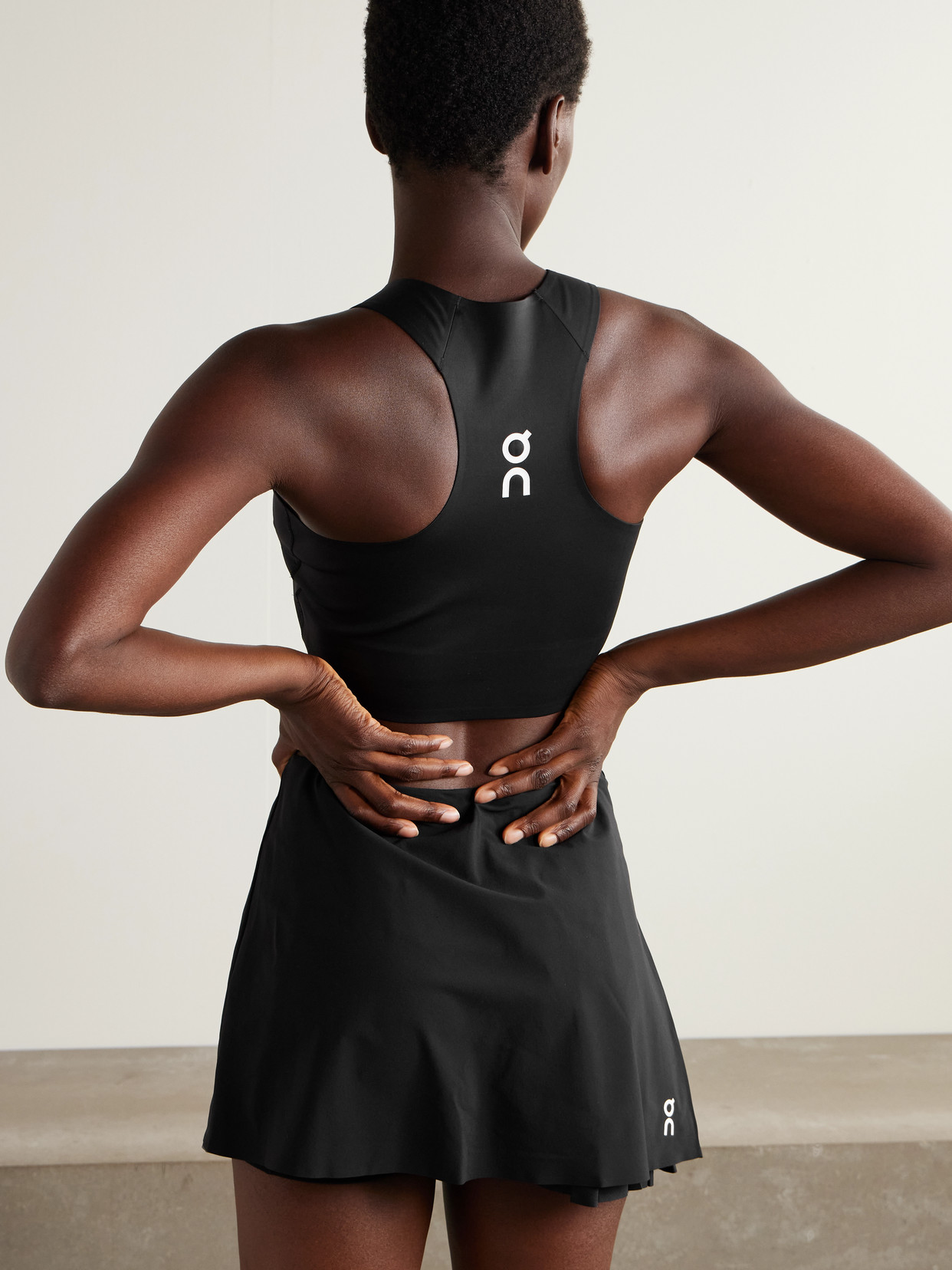 On Court Cropped Stretch Recycled Top In Black