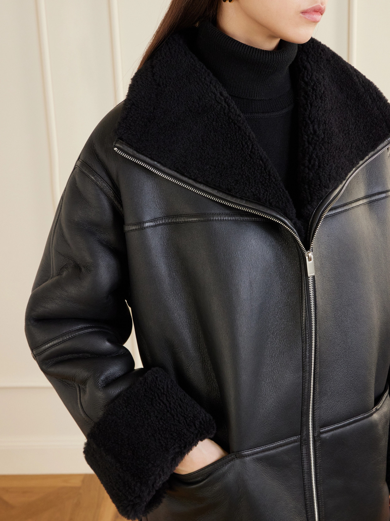 Totême Womens Toteme Signature Relaxed-fit Shearling Jacket In Black