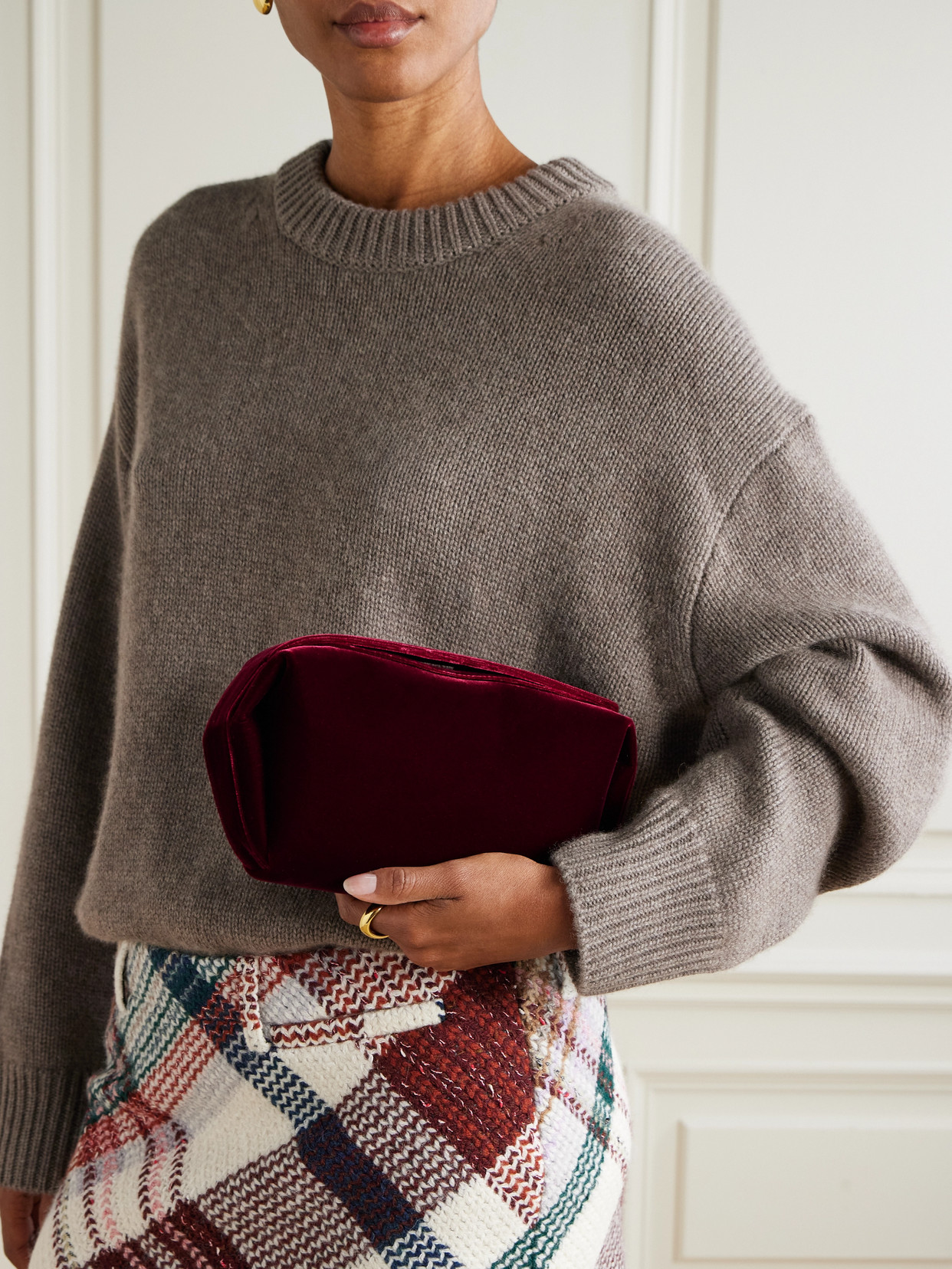 Neous Ara Velvet Clutch In Burgundy