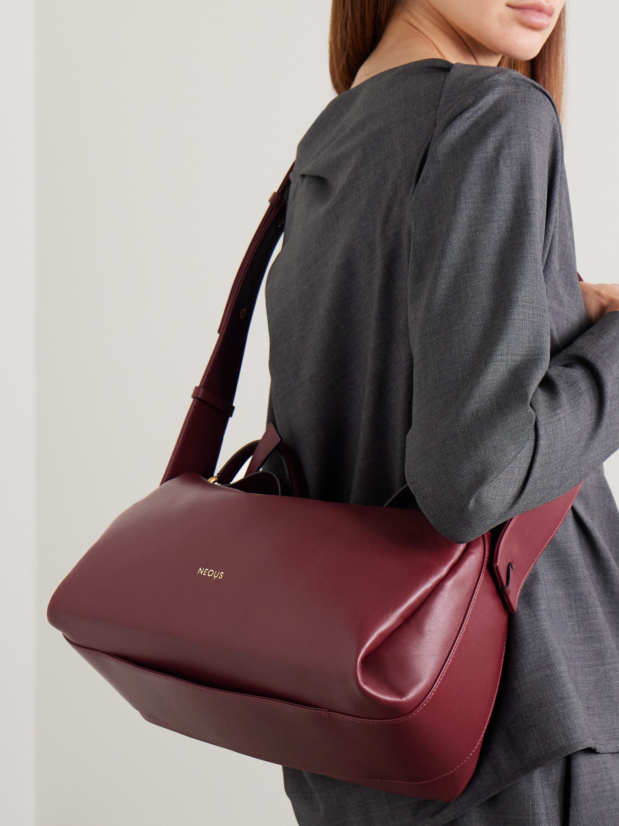 Neous Scorpius Leather Tote In Burgundy