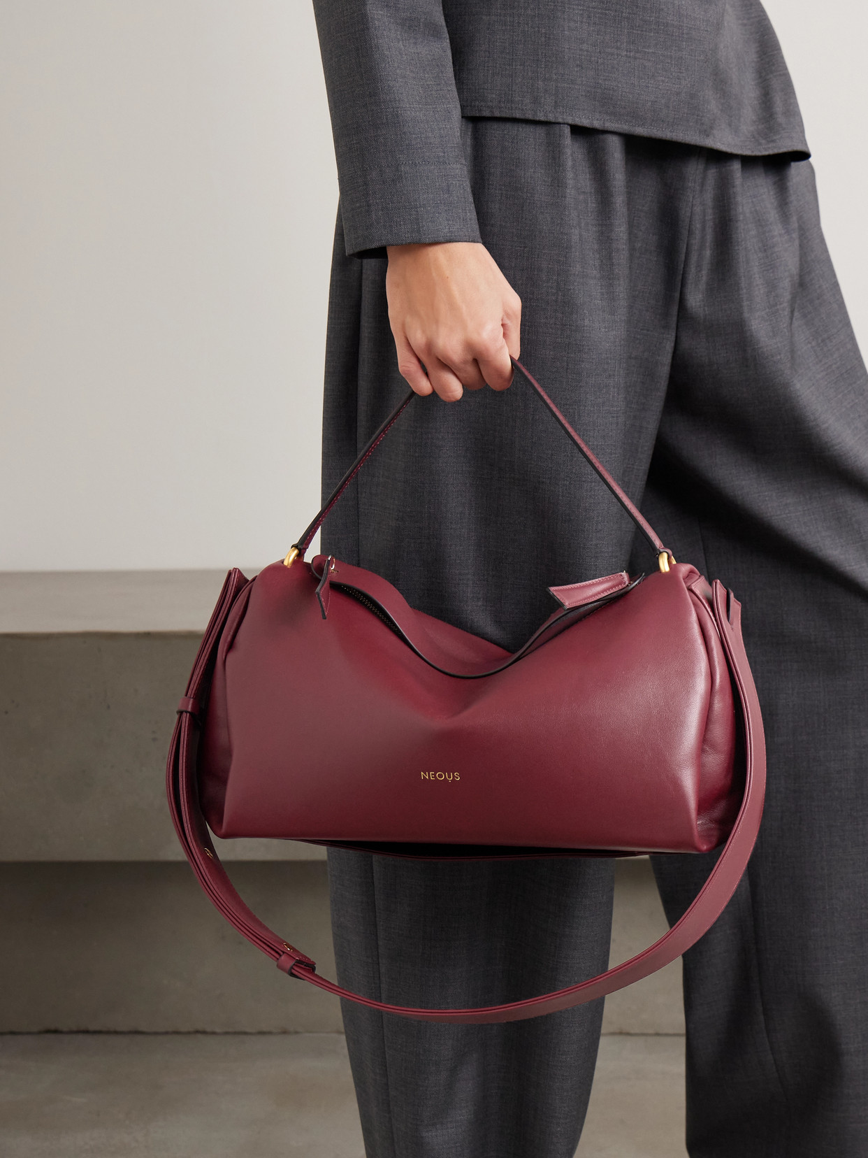 Neous Scorpius Leather Tote In Burgundy
