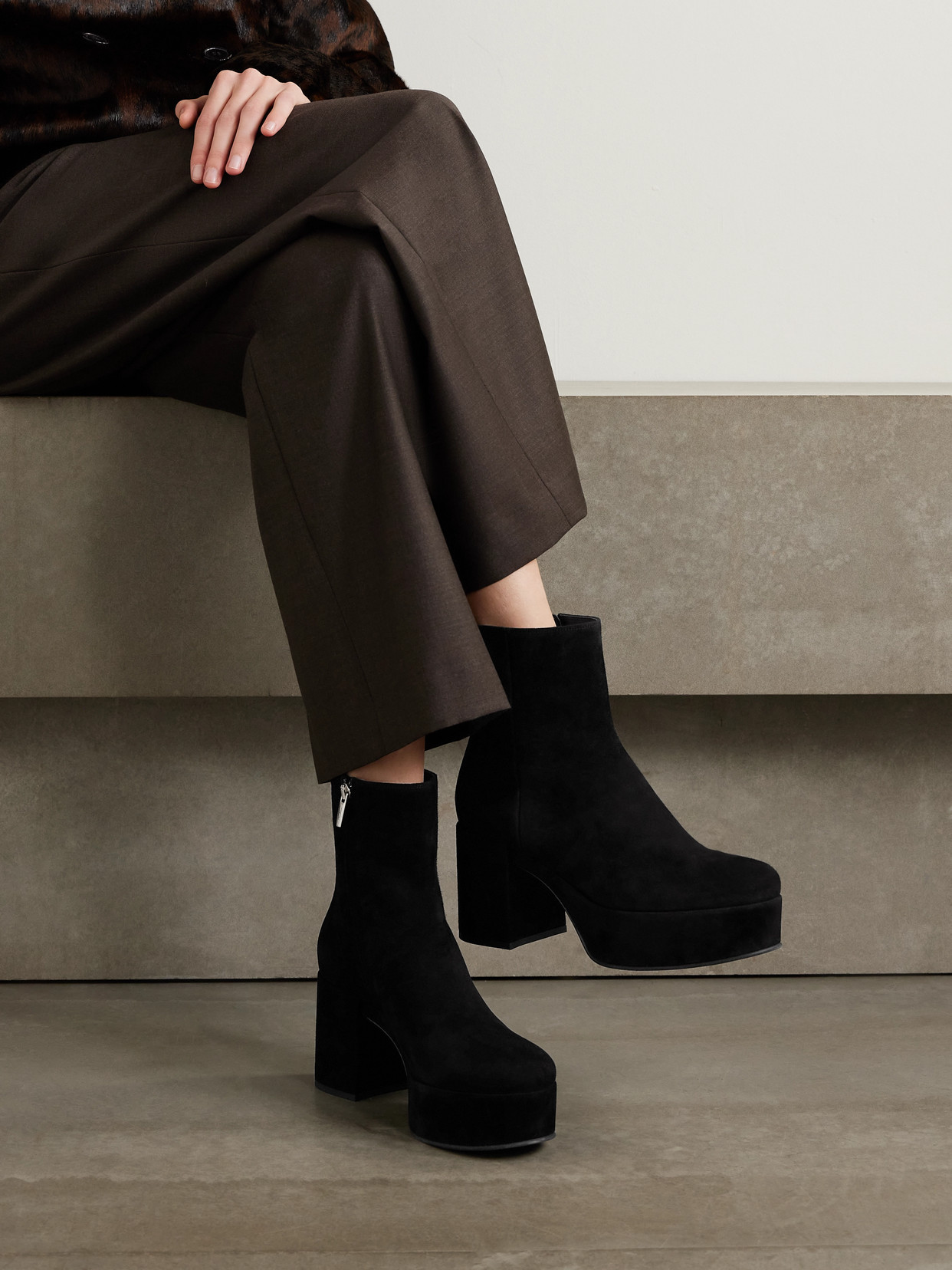 Gianvito Rossi 35 Suede Ankle Boots In Black