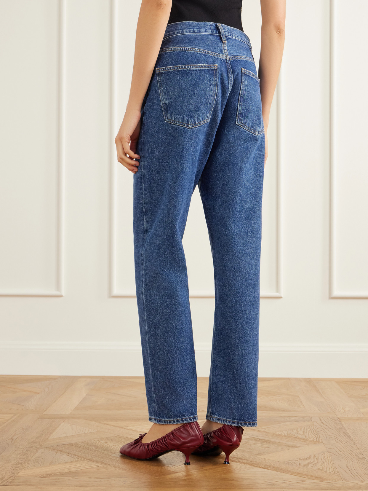 90S Mid-Rise Straight-Leg Jeans