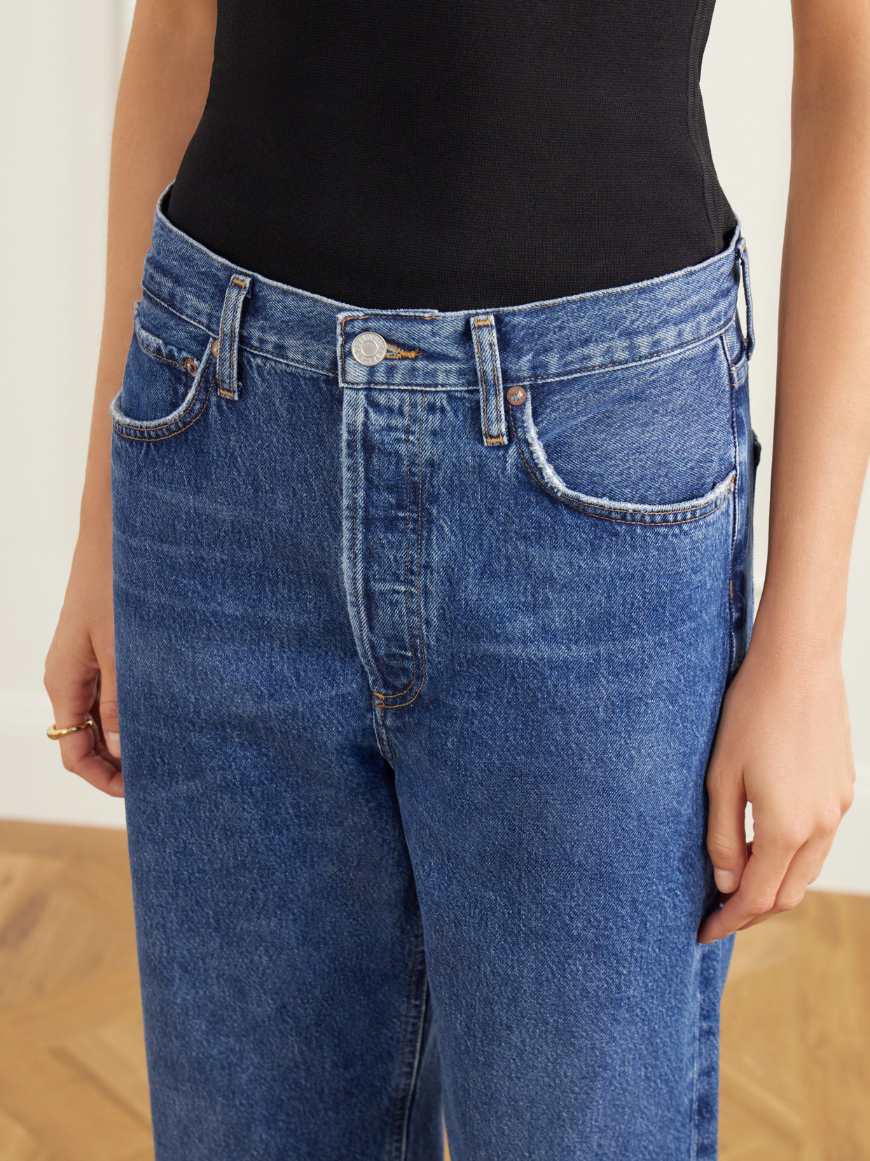 90S Mid-Rise Straight-Leg Jeans
