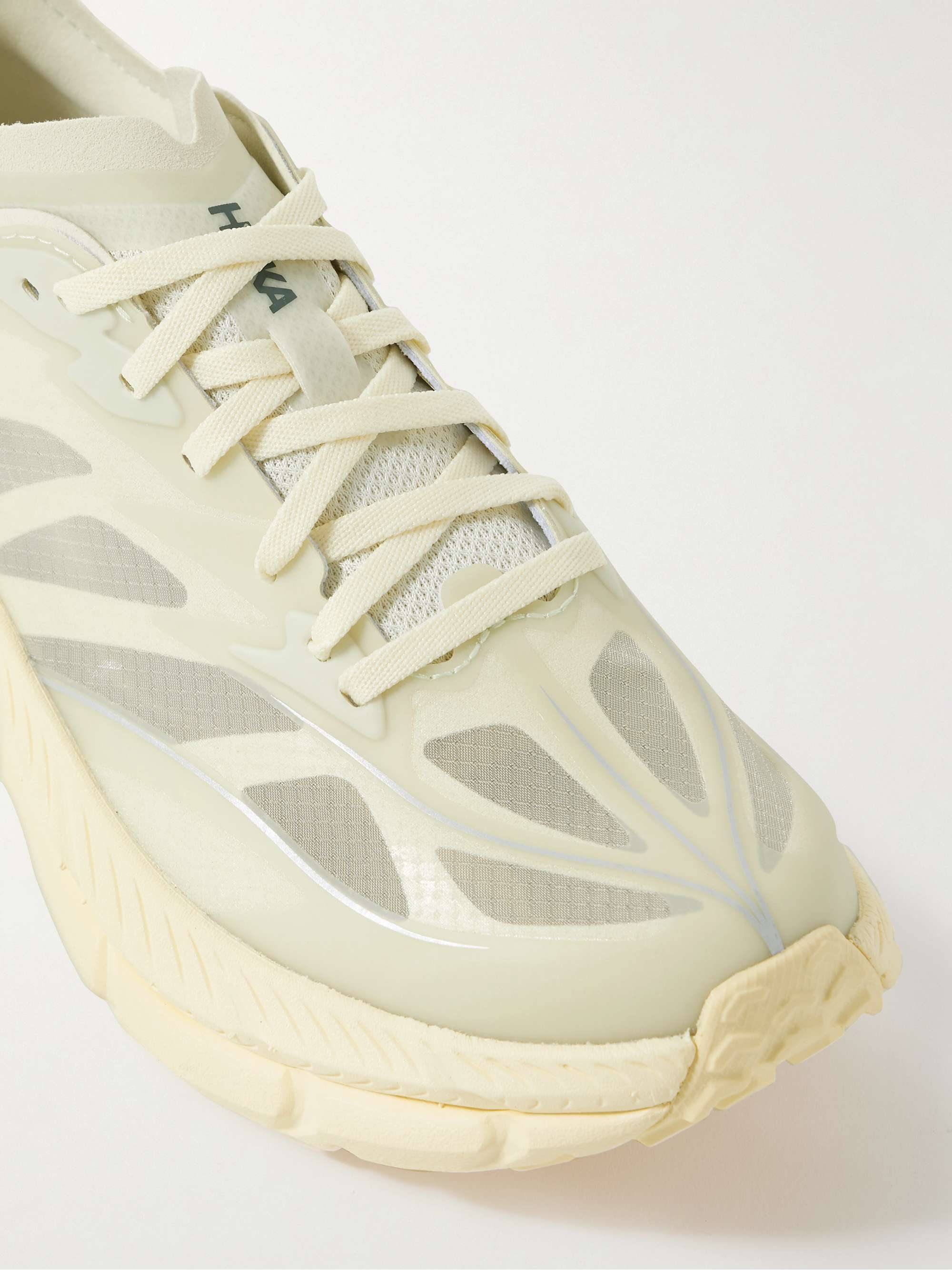 HOKA ONE ONE 