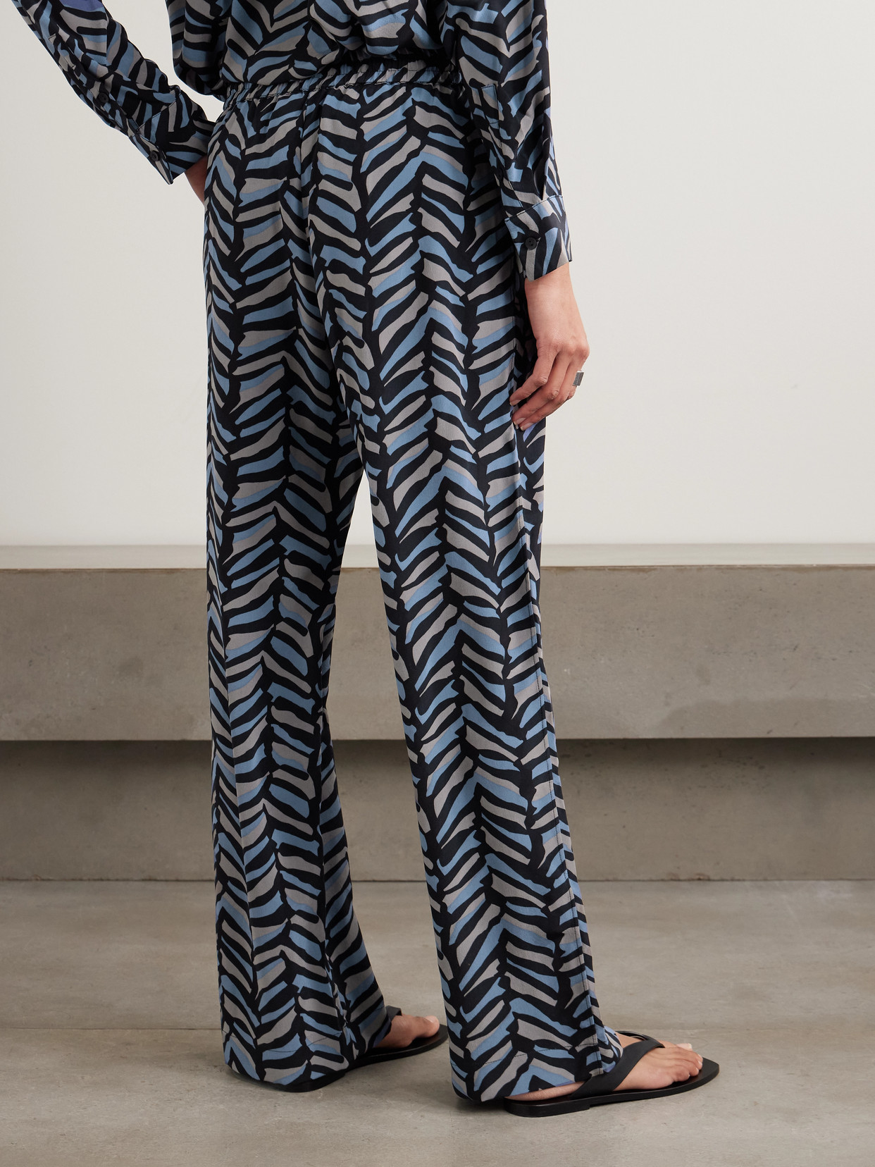 Matteau Printed Silk Crepe De Chine Straight-leg Pants In Multi