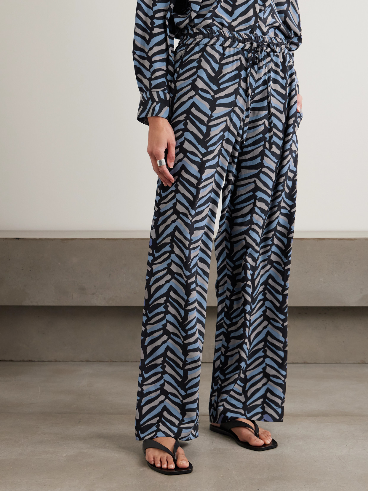 Matteau Printed Silk Crepe De Chine Straight-leg Pants In Multi