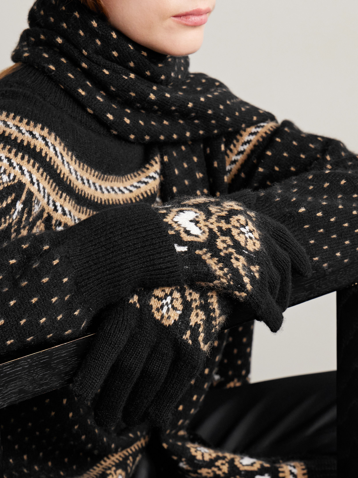 Khaite Domini Fair Isle Cashmere Gloves In Black