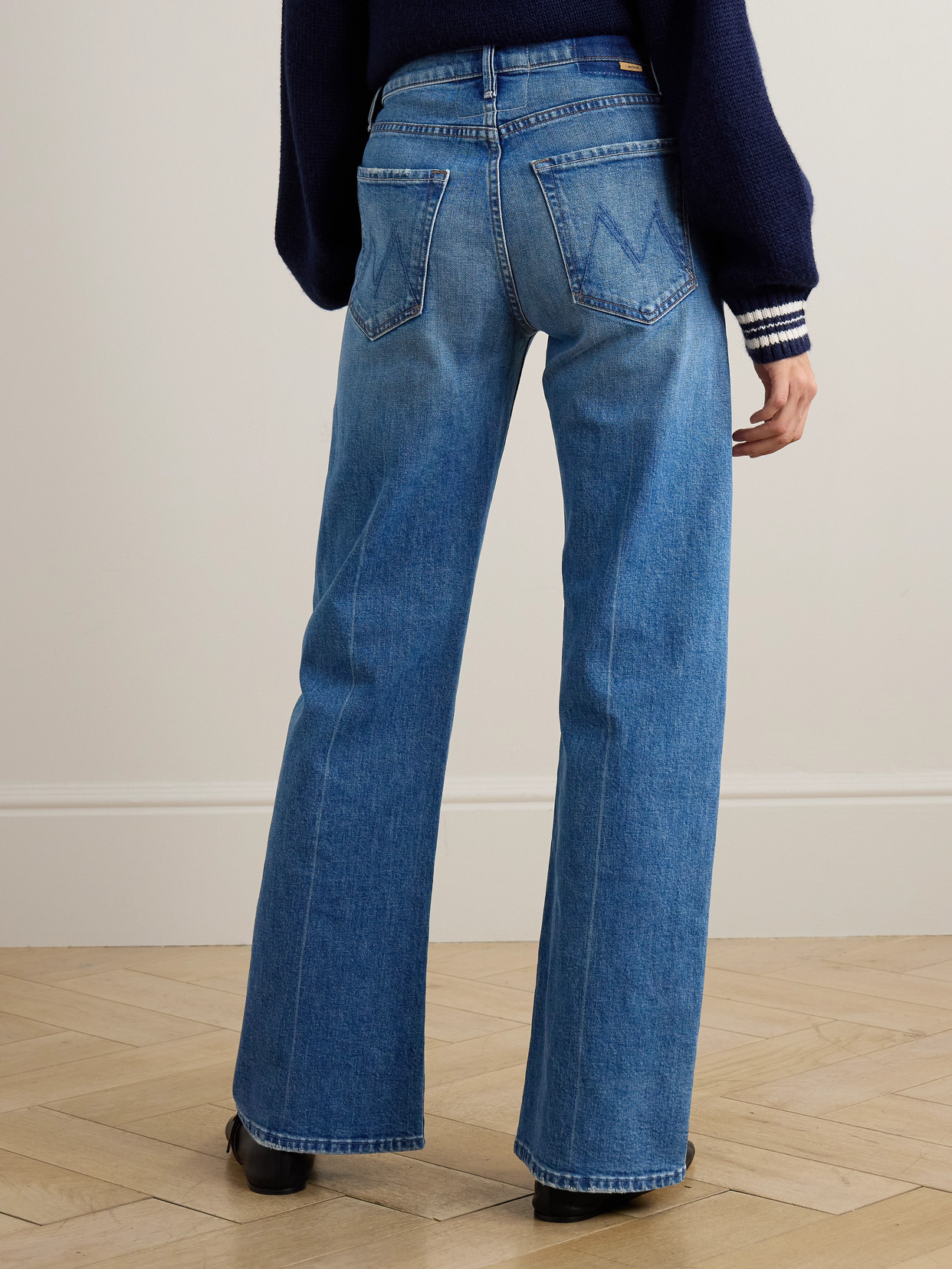 Lasso Sneak Mid-Rise Straight-Leg Jeans
