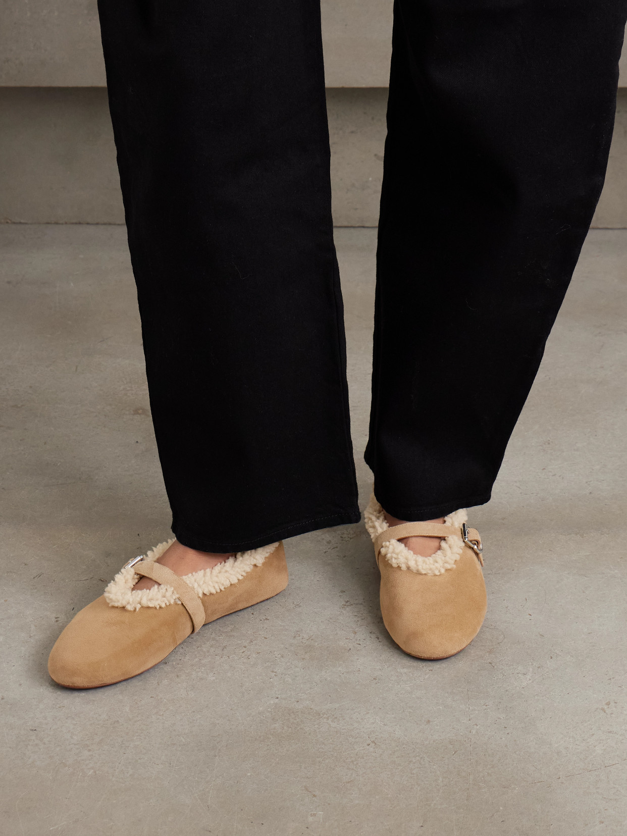 Alaïa Shearling-lined Suede Ballet Flats In Gold