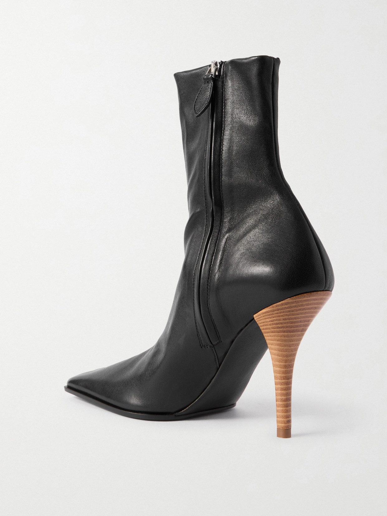 Alaïa 90 Leather Ankle Boots In Black