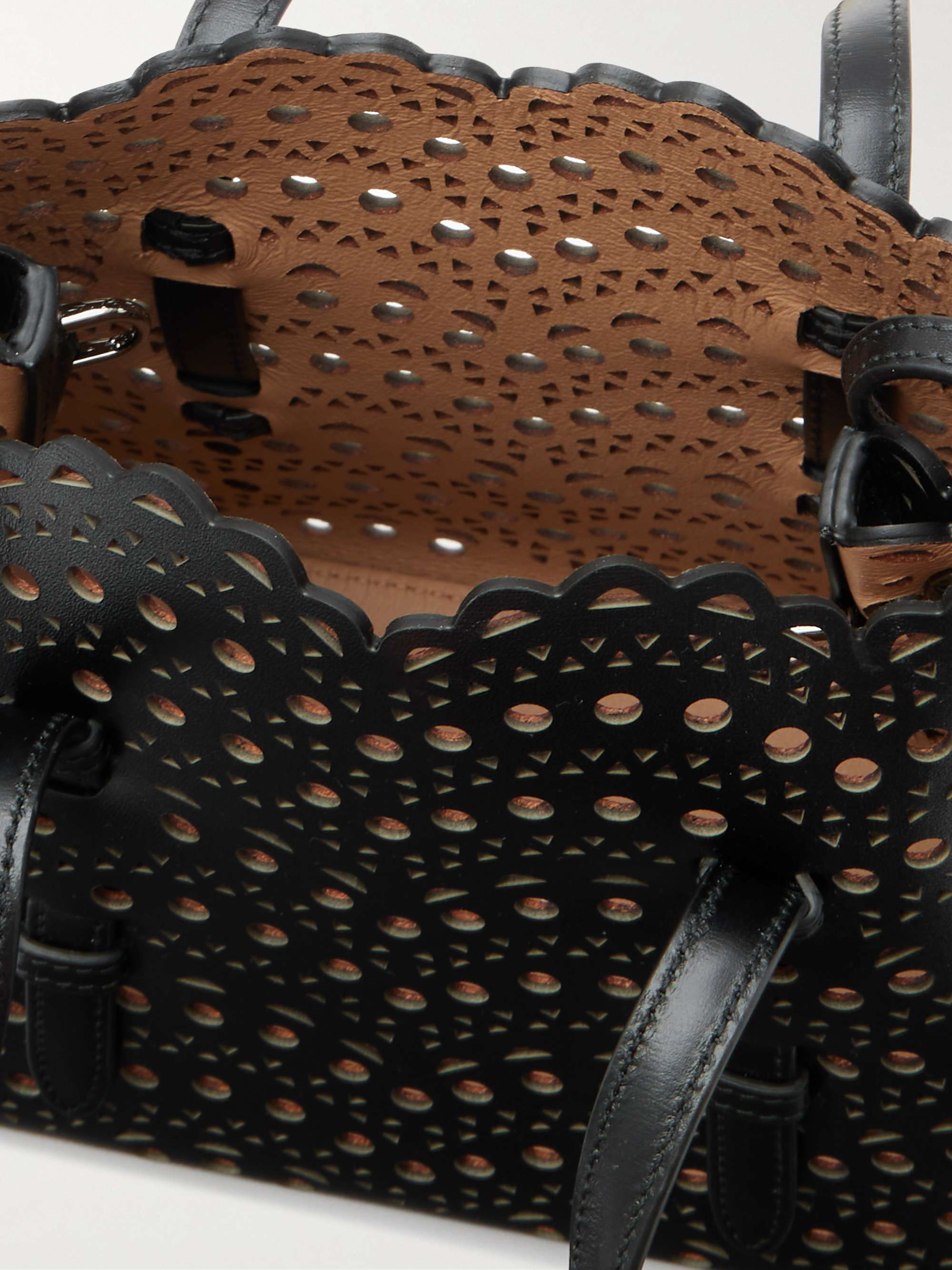 ALAÏA حقيبة توت Mina 20 من الجلد المقصوص بالليزر