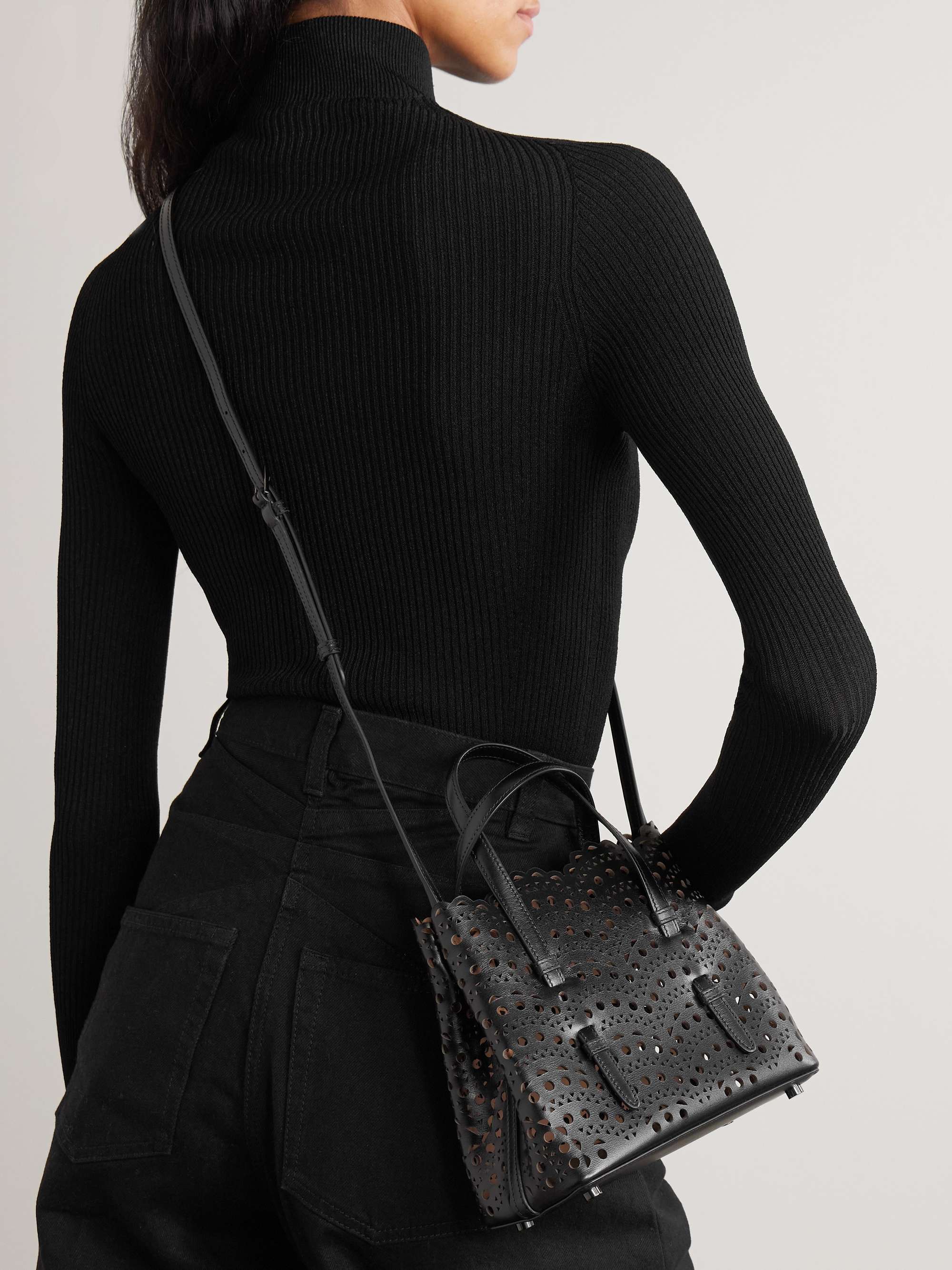 ALAÏA حقيبة توت Mina 20 من الجلد المقصوص بالليزر