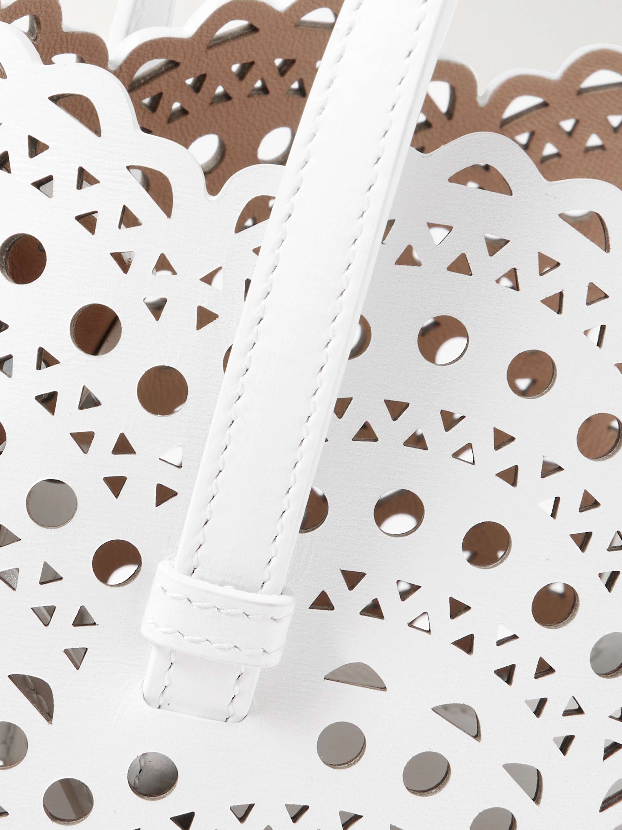 ALAÏA حقيبة توت Mina 20 من الجلد المقصوص بالليزر