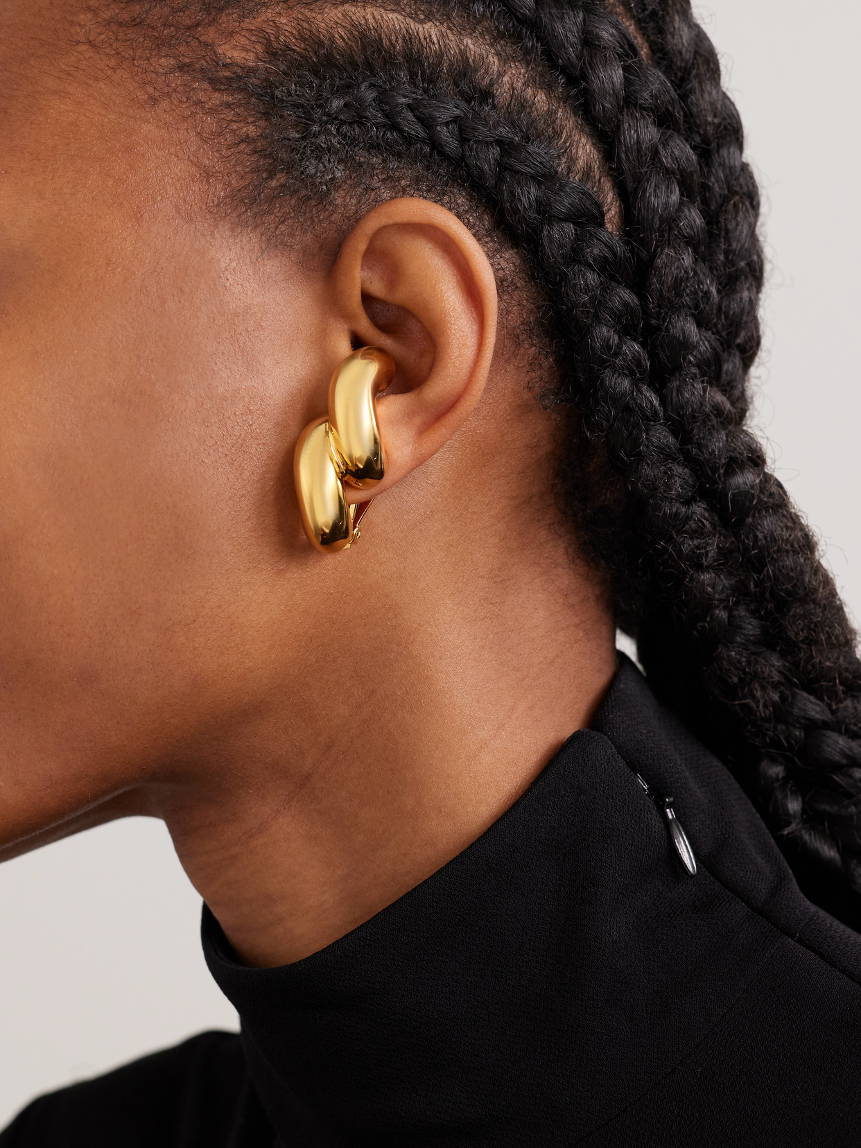 Alaïa Gold-tone Clip Earrings In Gold