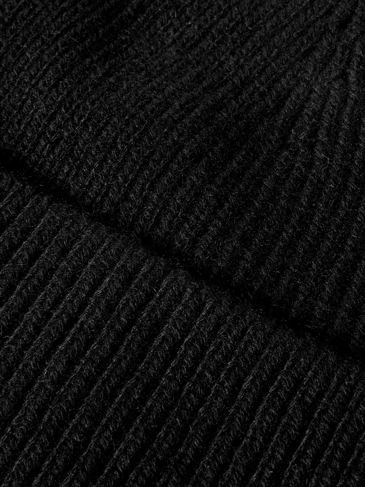 Johnstons Of Elgin Ribbed Cashmere Beanie In Black