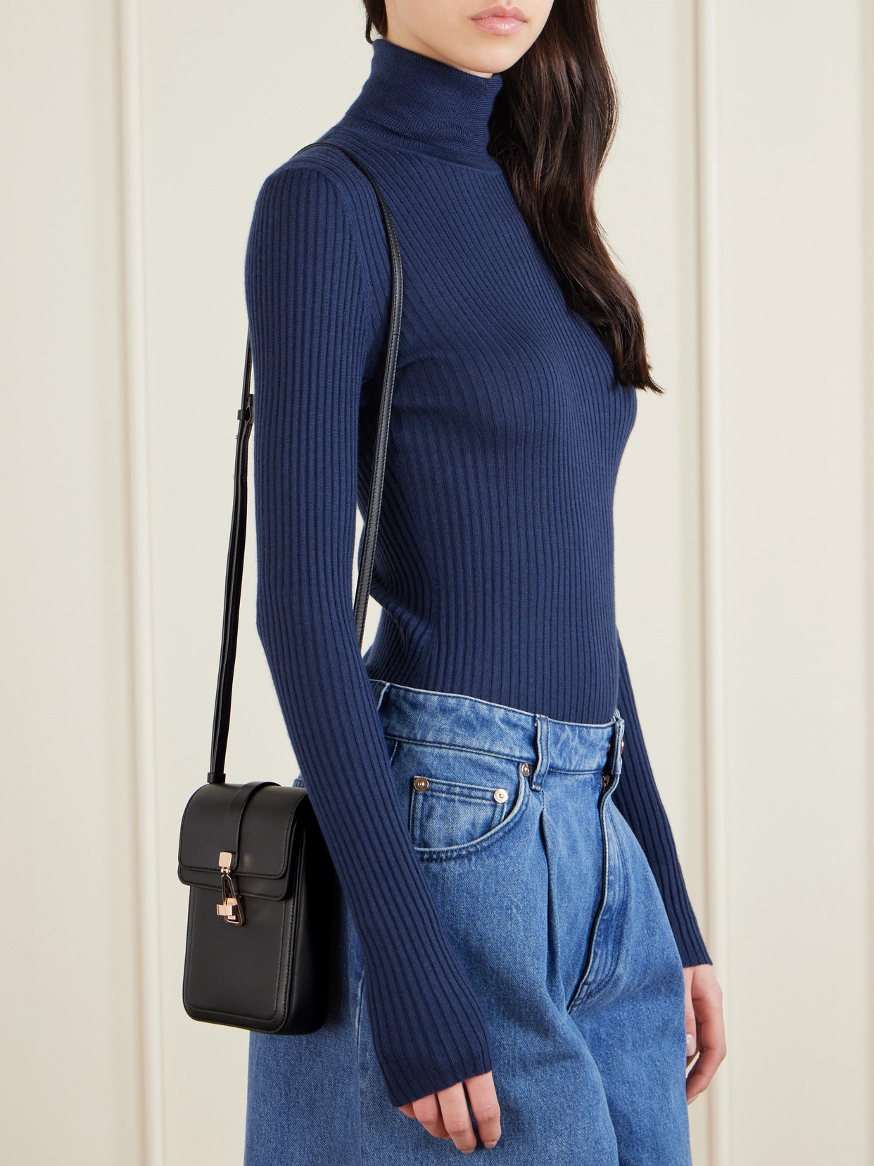 Gabriela Hearst Leather Phone Pouch In Black