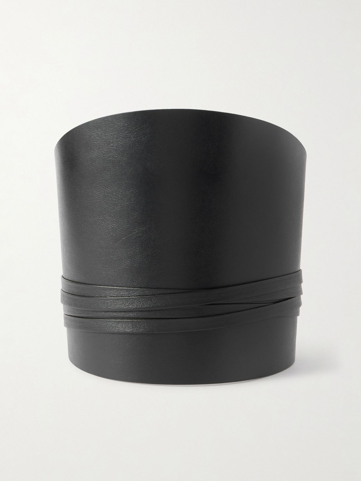 undone leather waist belt