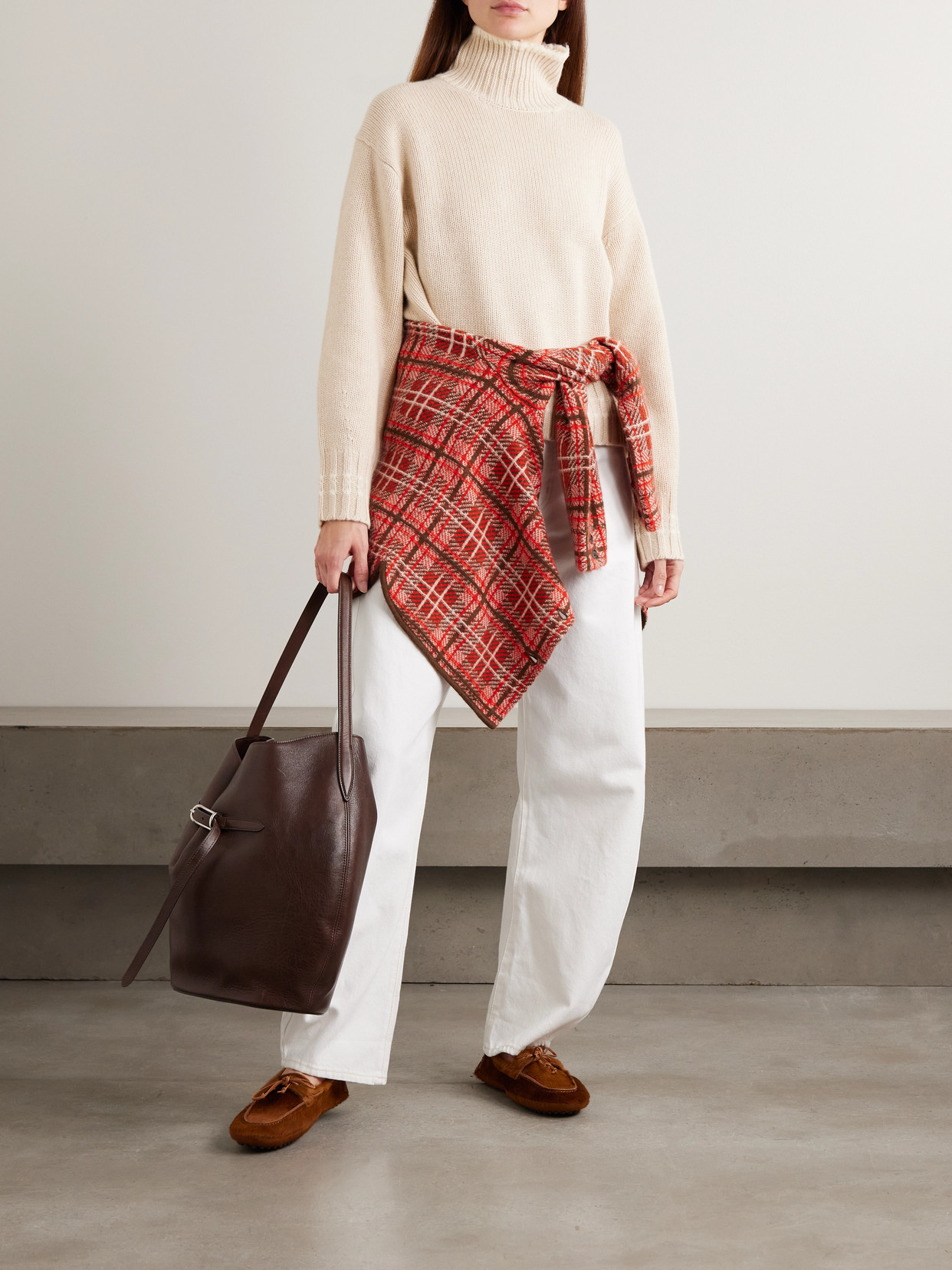 Guest In Residence Tipped Cozy Cashmere Turtleneck Sweater In Neutral