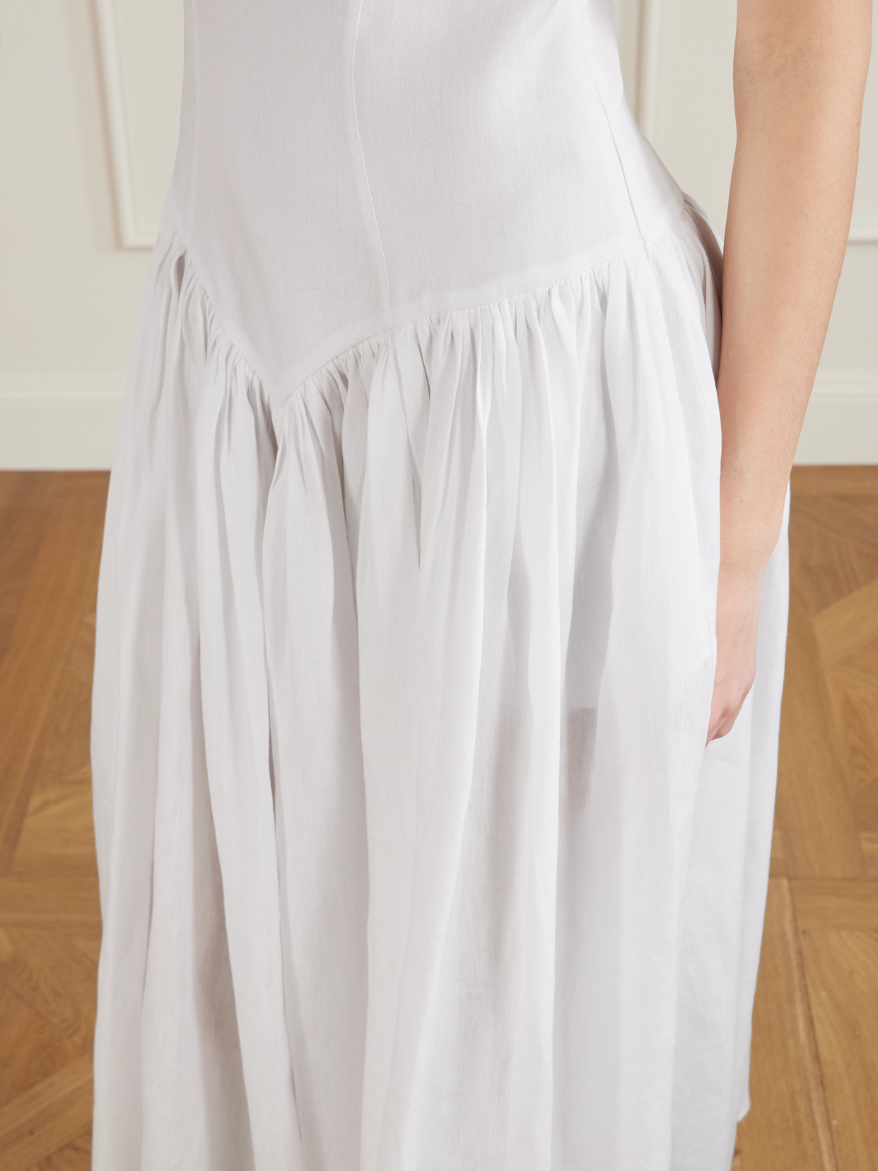 Gabriela Hearst Oriana Open-back Gathered Linen Midi Dress In White